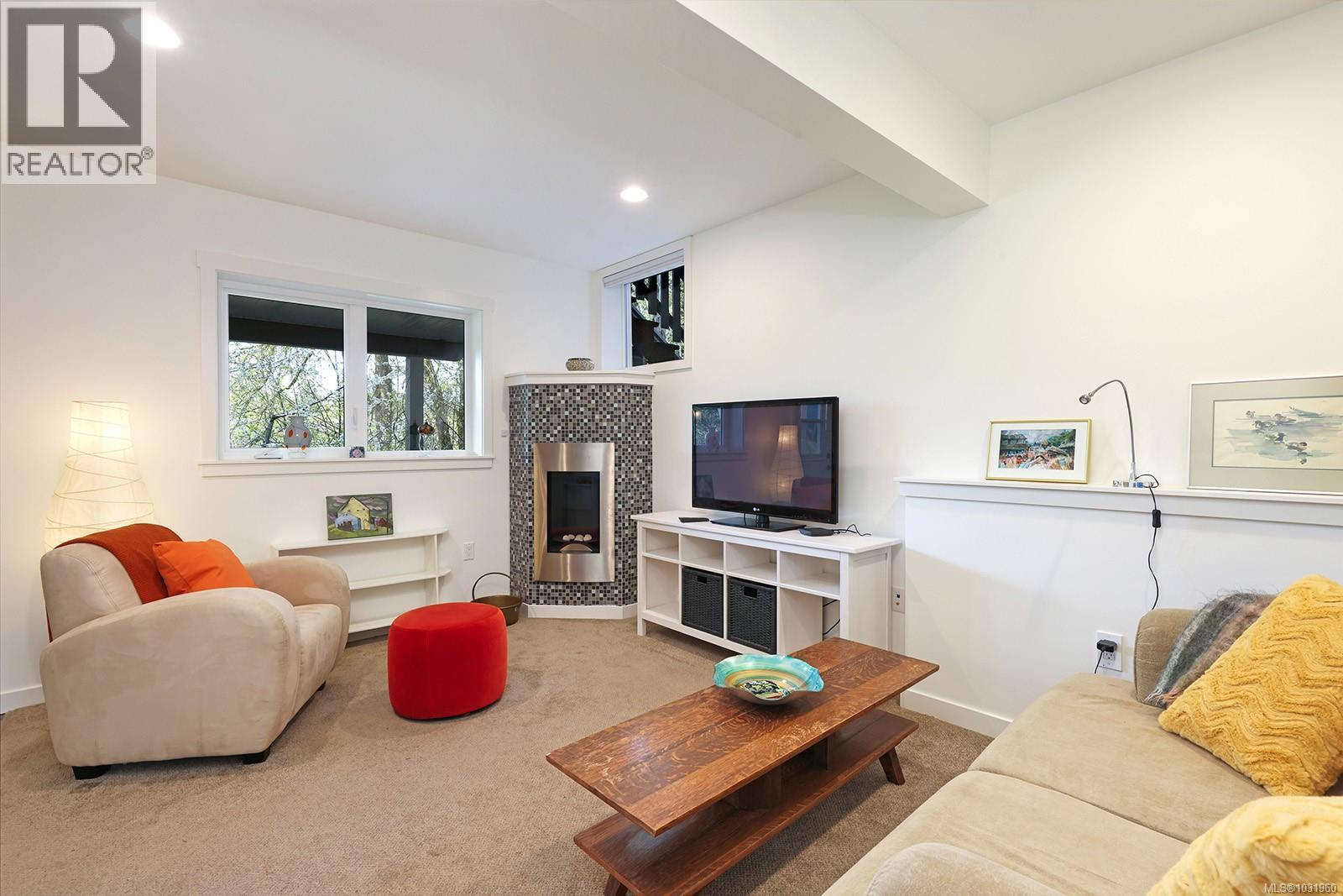 325 Harmston Ave Property Photo 48