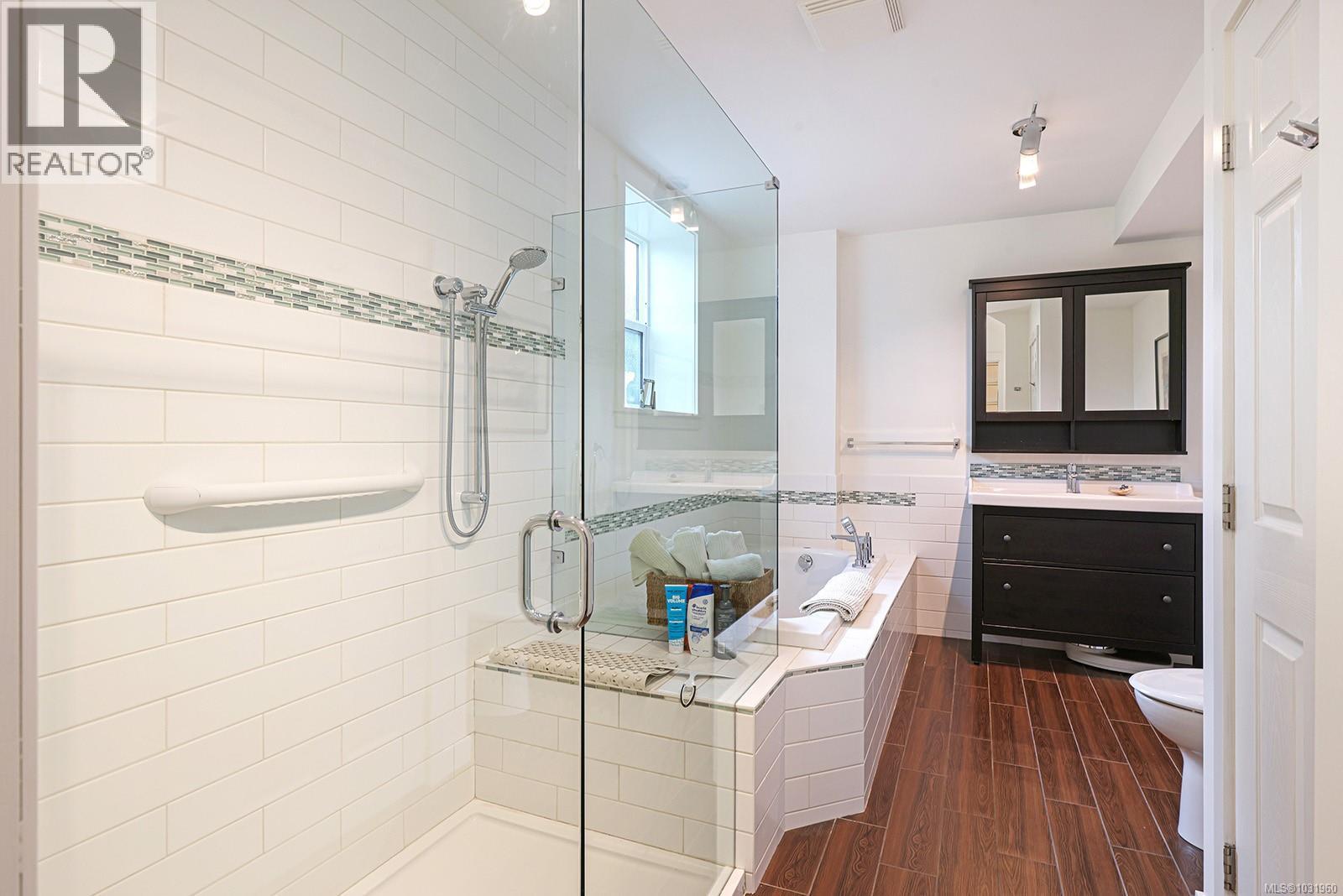 325 Harmston Ave Property Photo 52