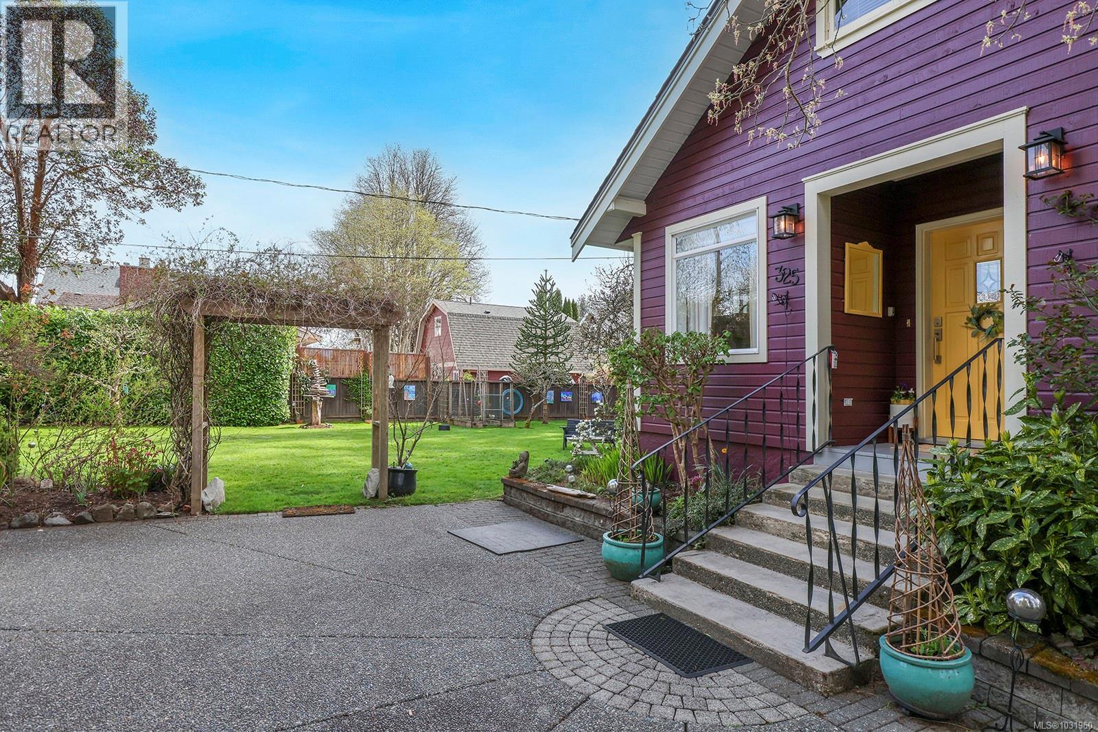 325 Harmston Ave Property Photo 60