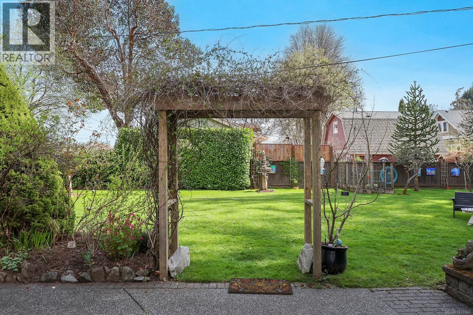 325 Harmston Ave Property Photo 61