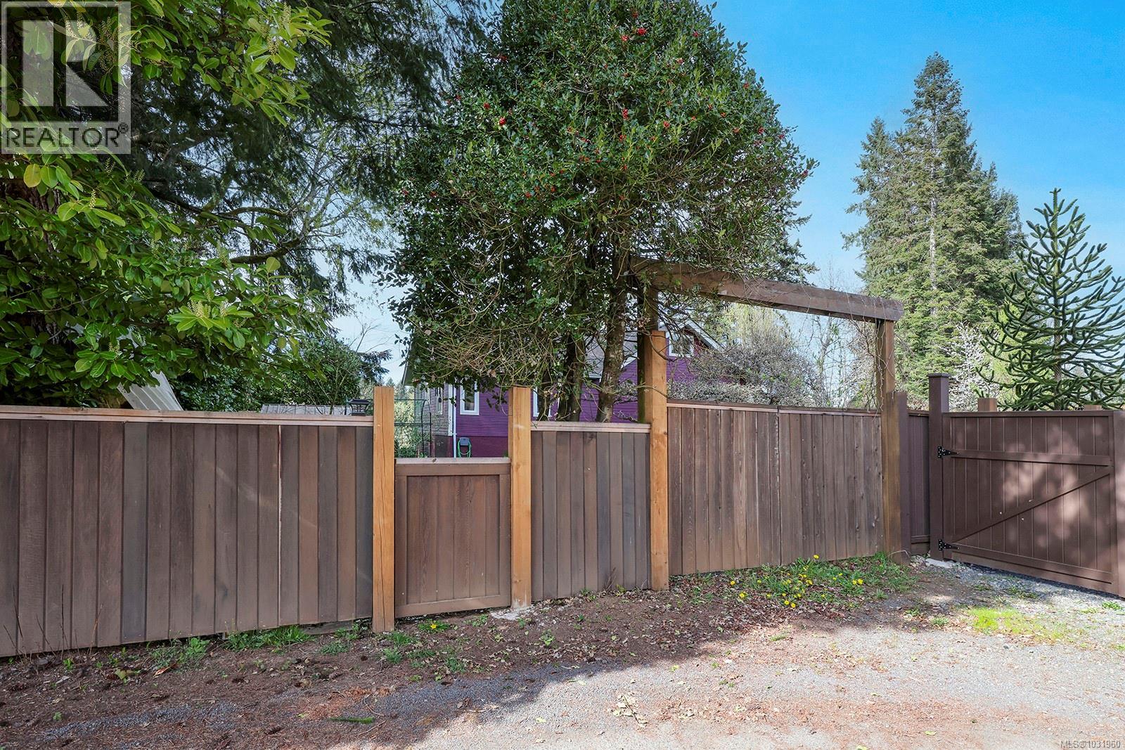 325 Harmston Ave Property Photo 67