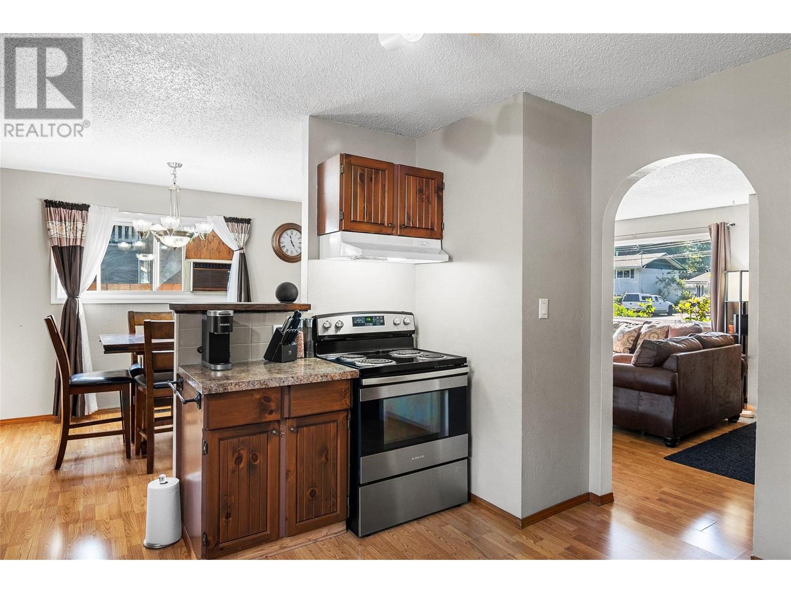 358 Pearkes Drive Property Photo 10