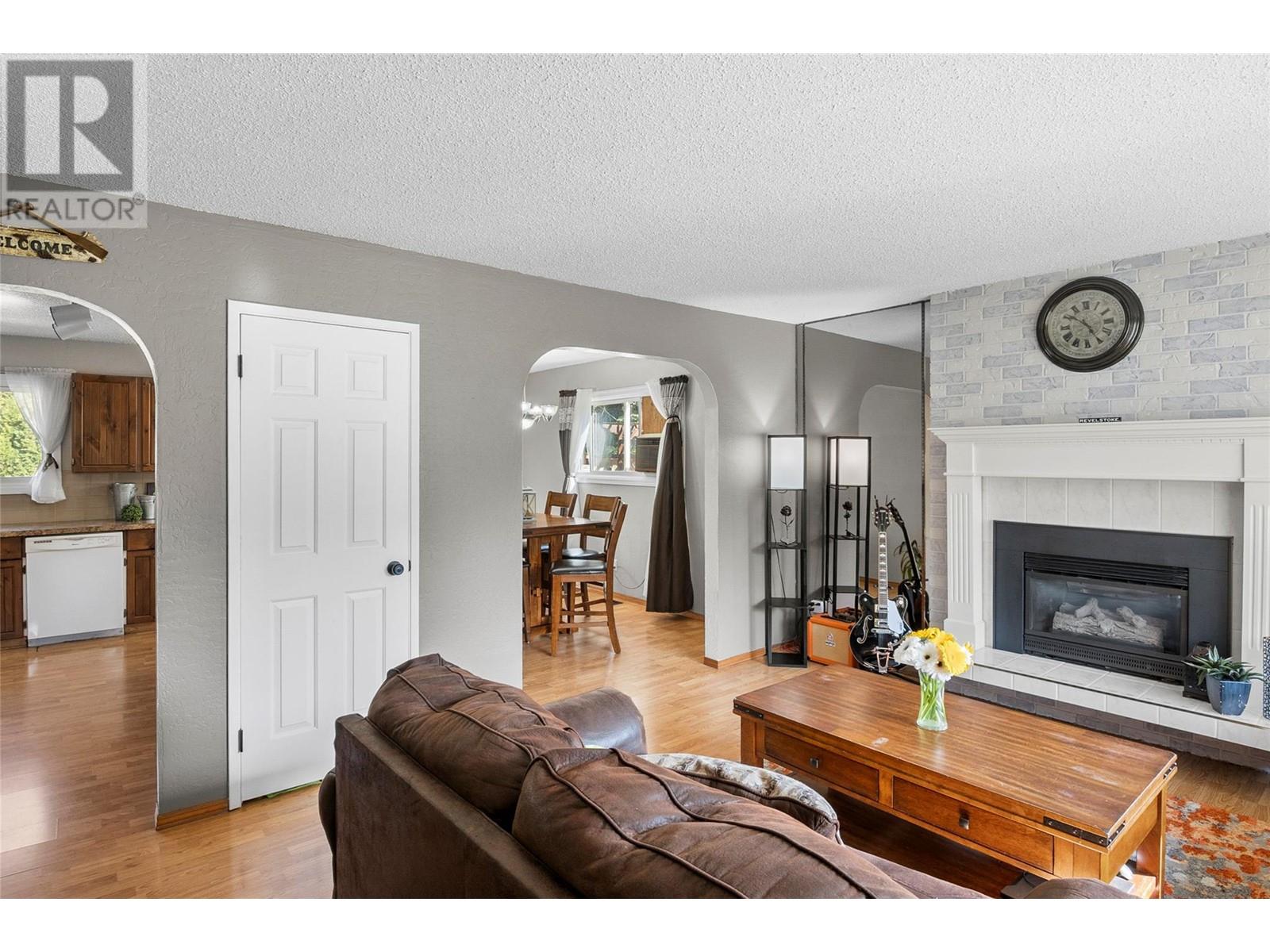 358 Pearkes Drive Property Photo 11