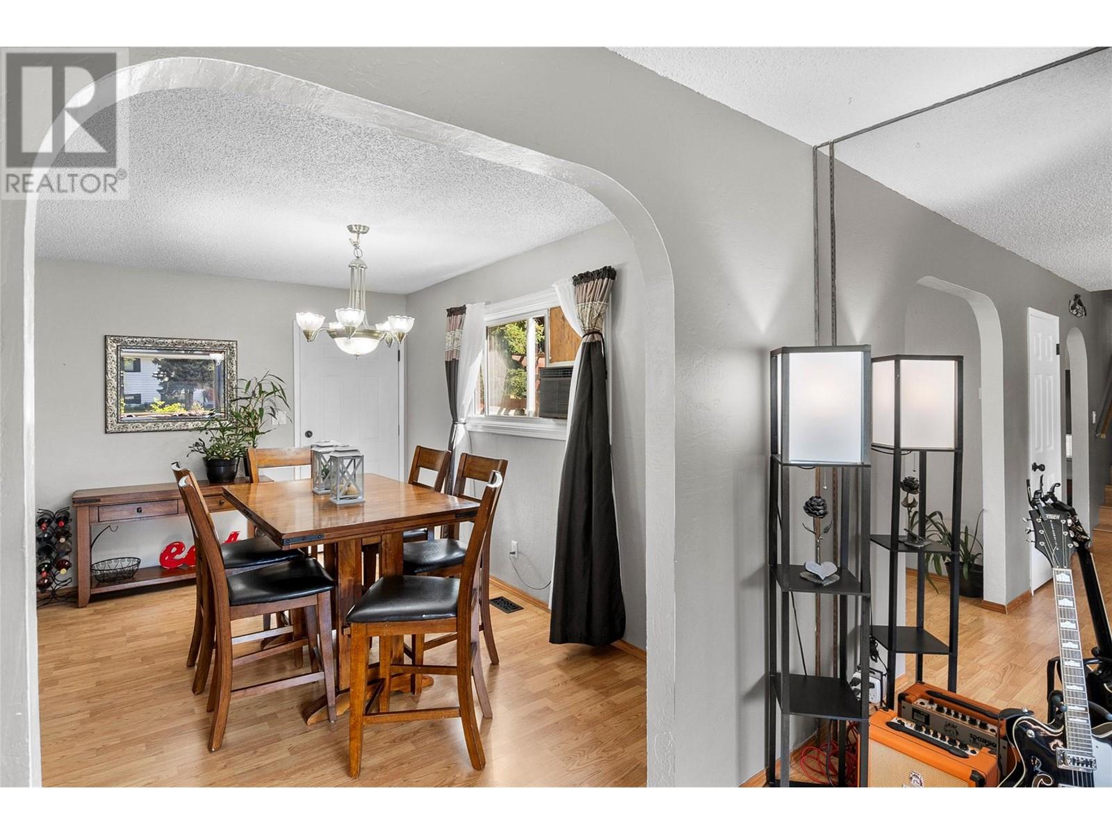 358 Pearkes Drive Property Photo 12
