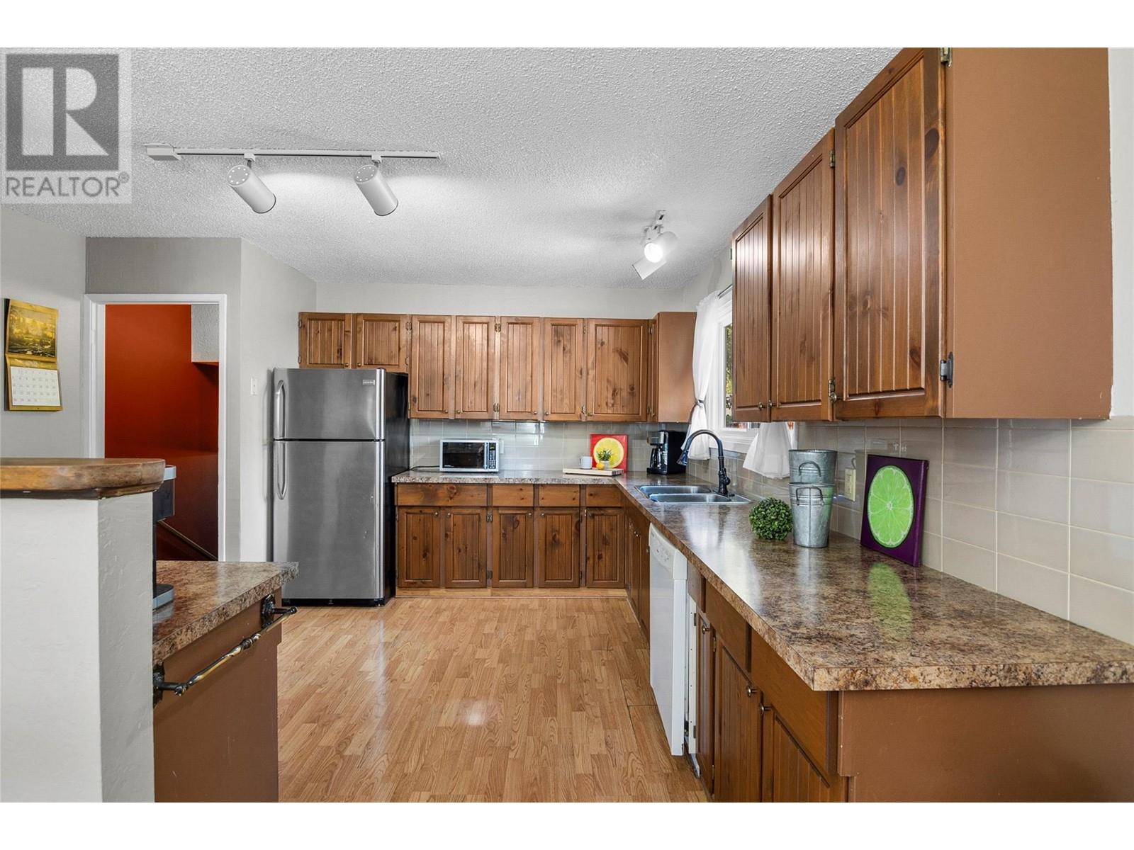 358 Pearkes Drive Property Photo 17