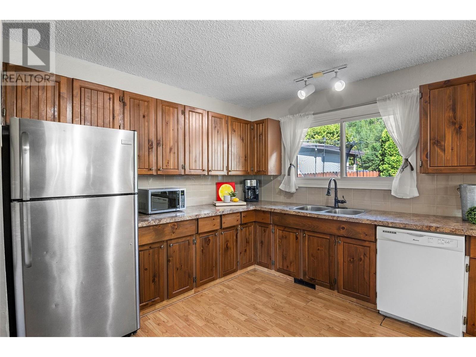 358 Pearkes Drive Property Photo 18