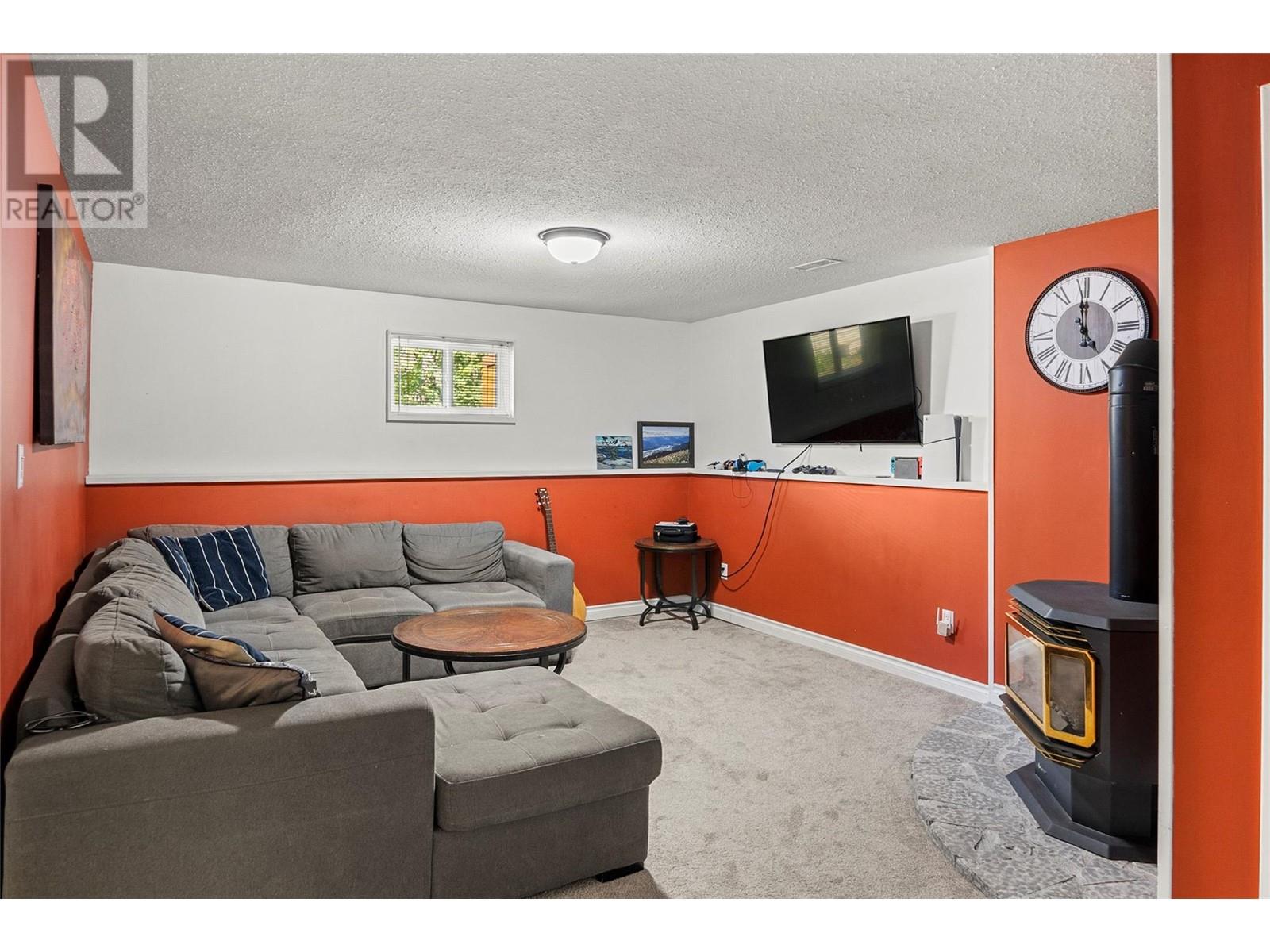 358 Pearkes Drive Property Photo 29