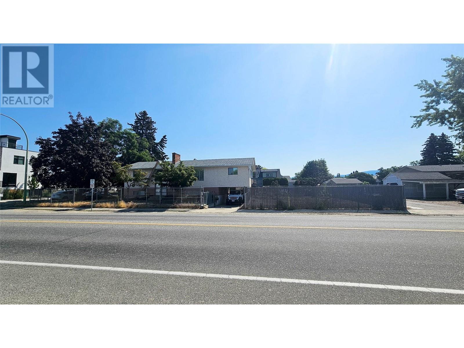 2835 Richter Street Property Photo 6