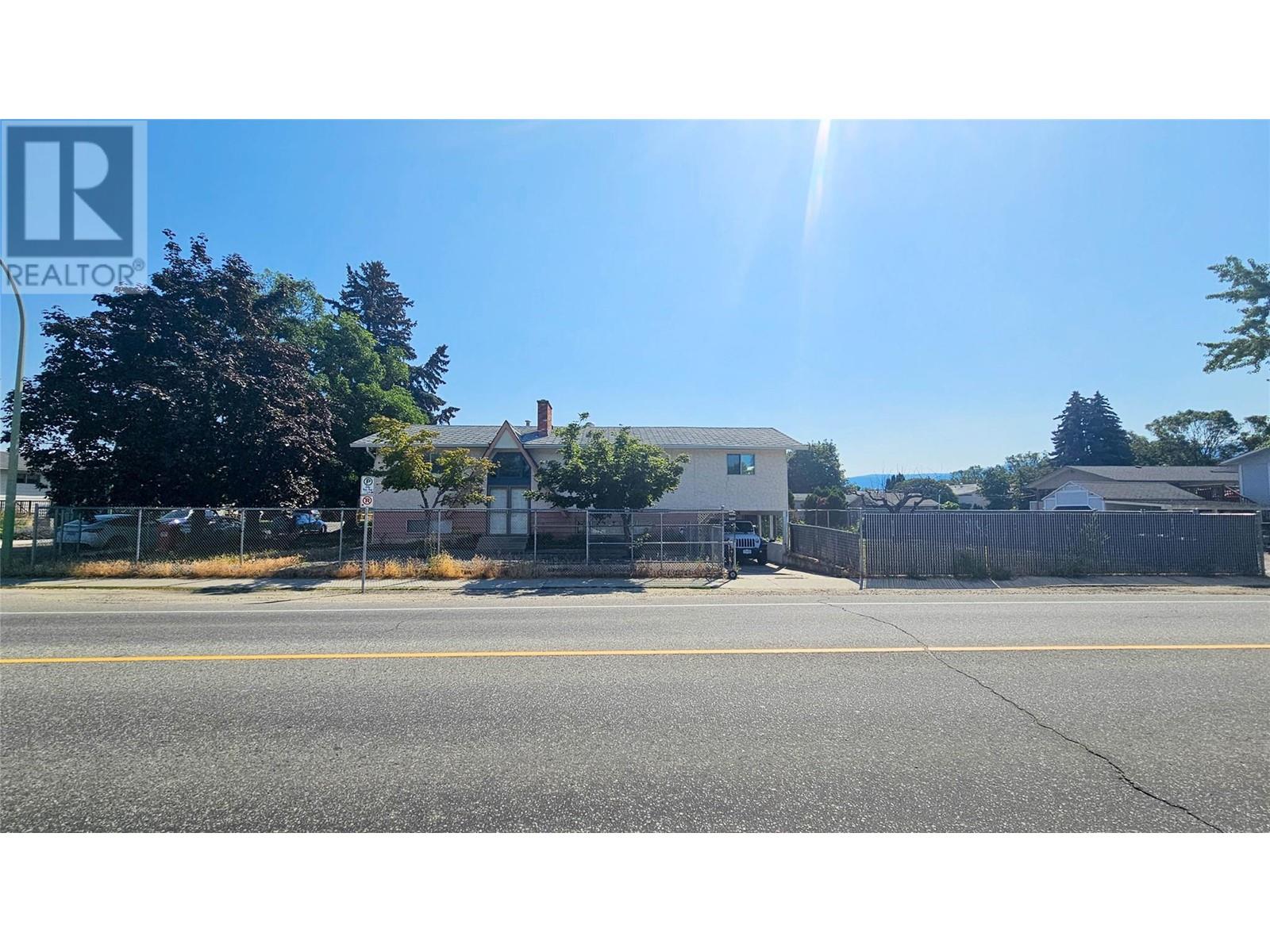 2835 Richter Street Property Photo 8