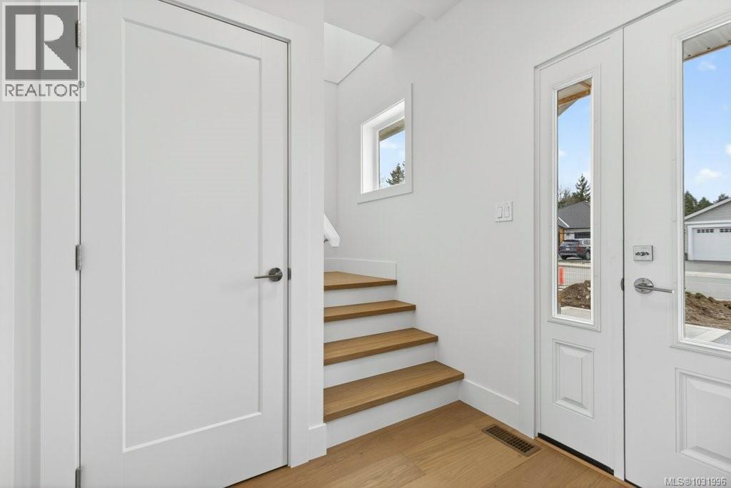 D 875 Grumman Pl Property Photo 4