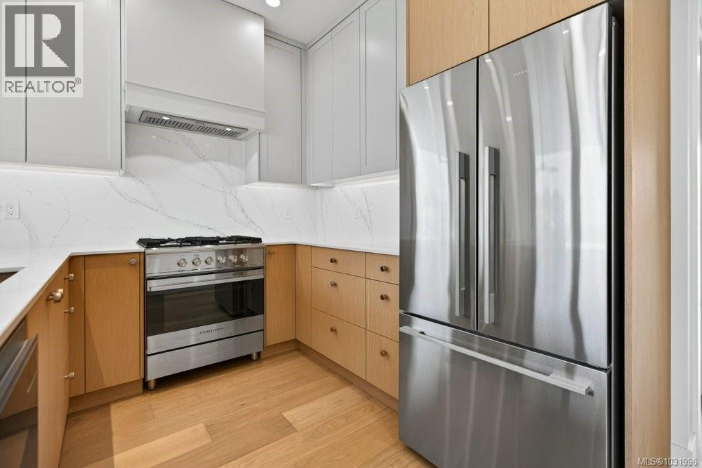 D 875 Grumman Pl Property Photo 5