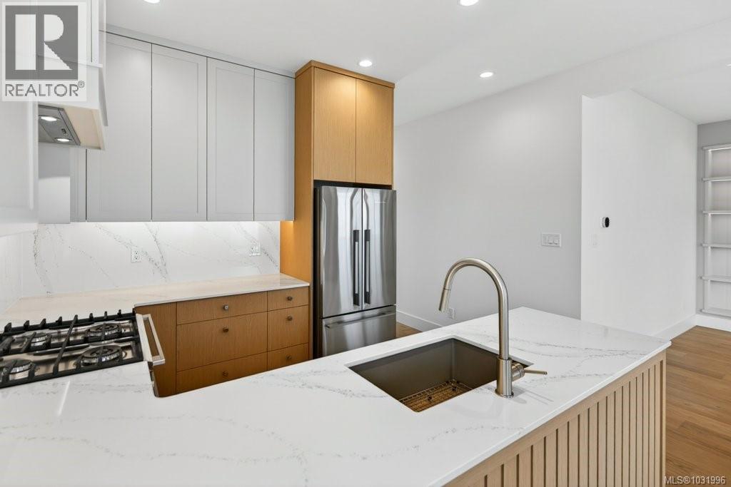 D 875 Grumman Pl Property Photo 6