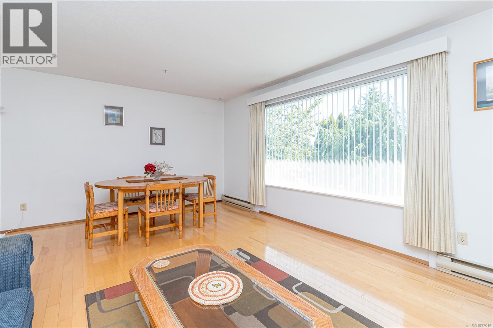 9975 Victoria Rd Property Photo 15