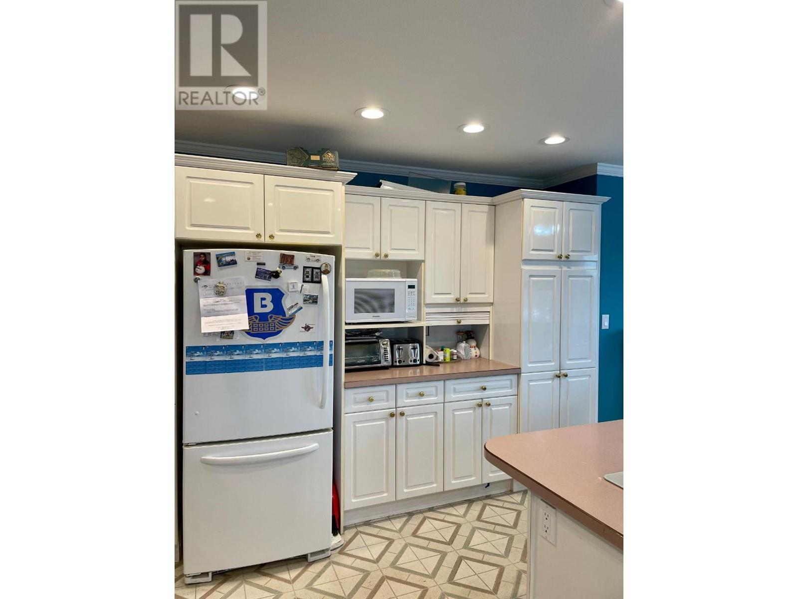 1260 Broughton Avenue Property Photo 28