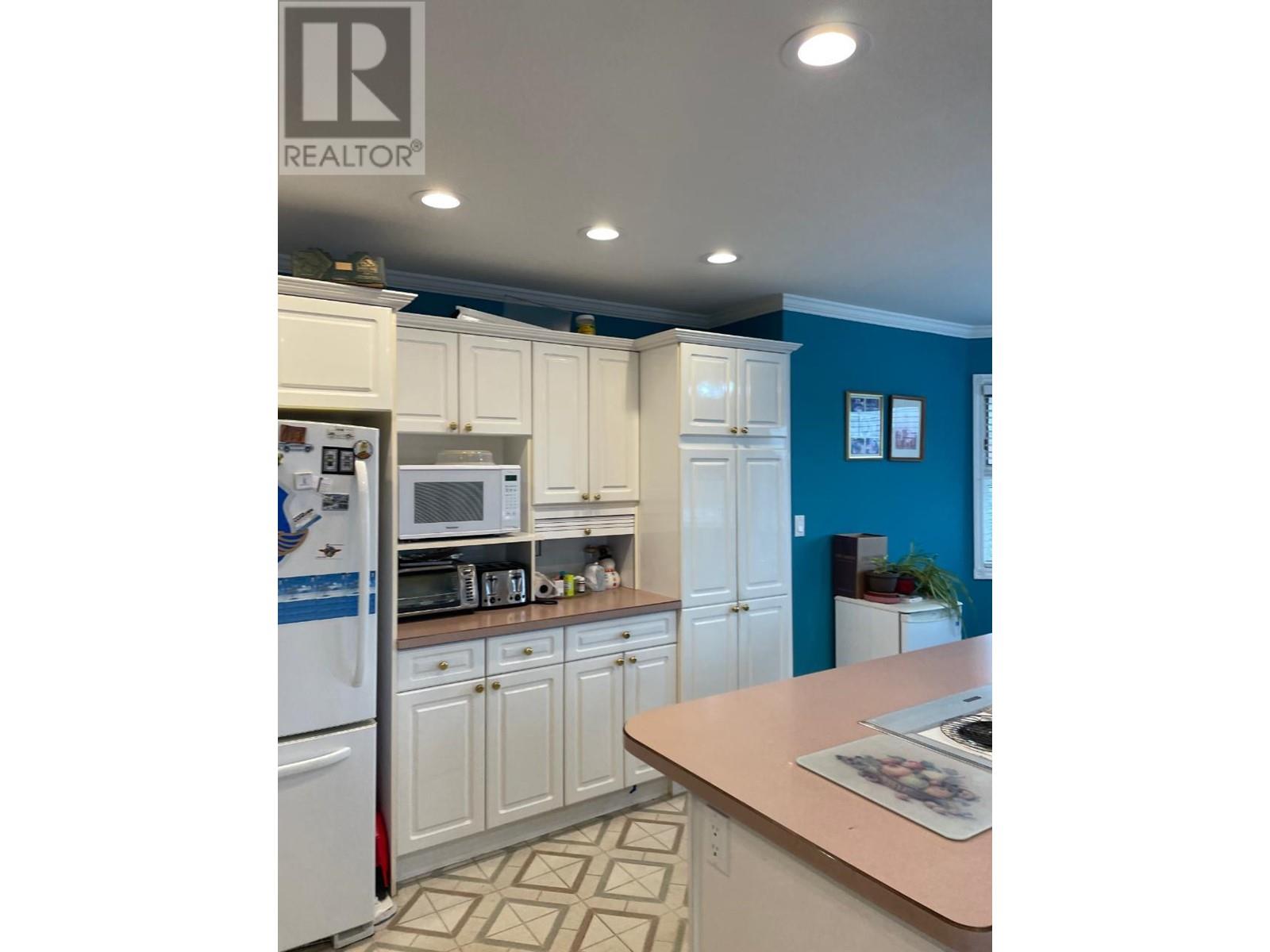 1260 Broughton Avenue Property Photo 45