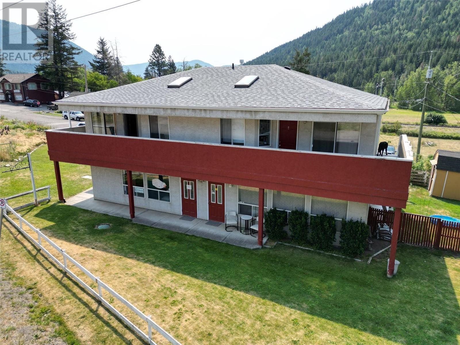 5683 97 Highway N Property Photo 1