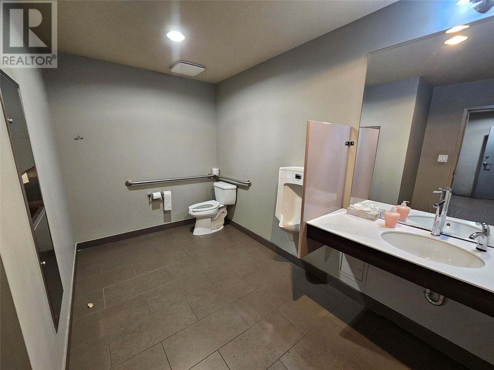 2040 Springfield Road Unit# 105/106 Property Photo 48