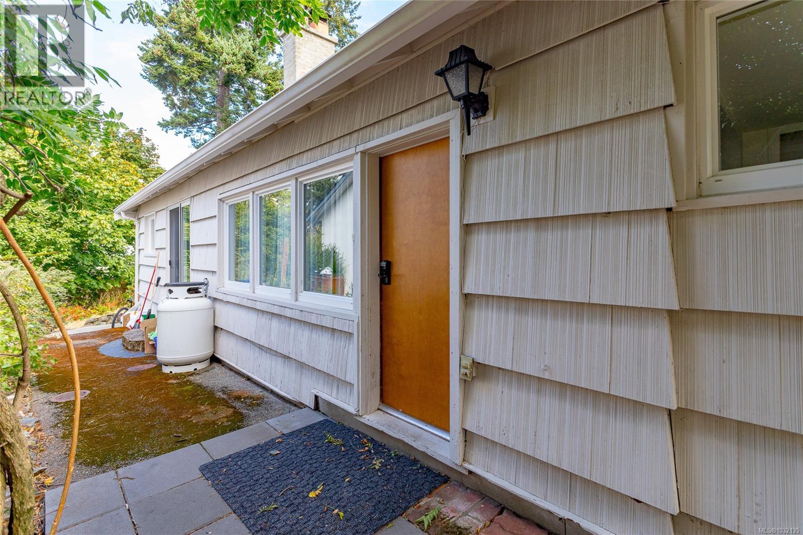 715 Luscombe Pl Property Photo 13