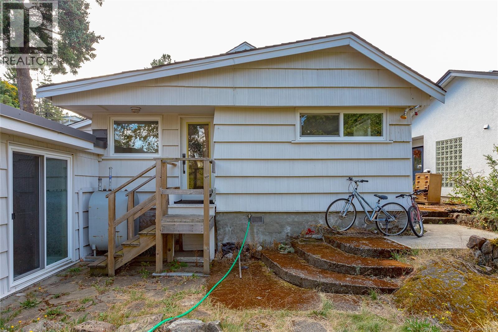 715 Luscombe Pl Property Photo 14