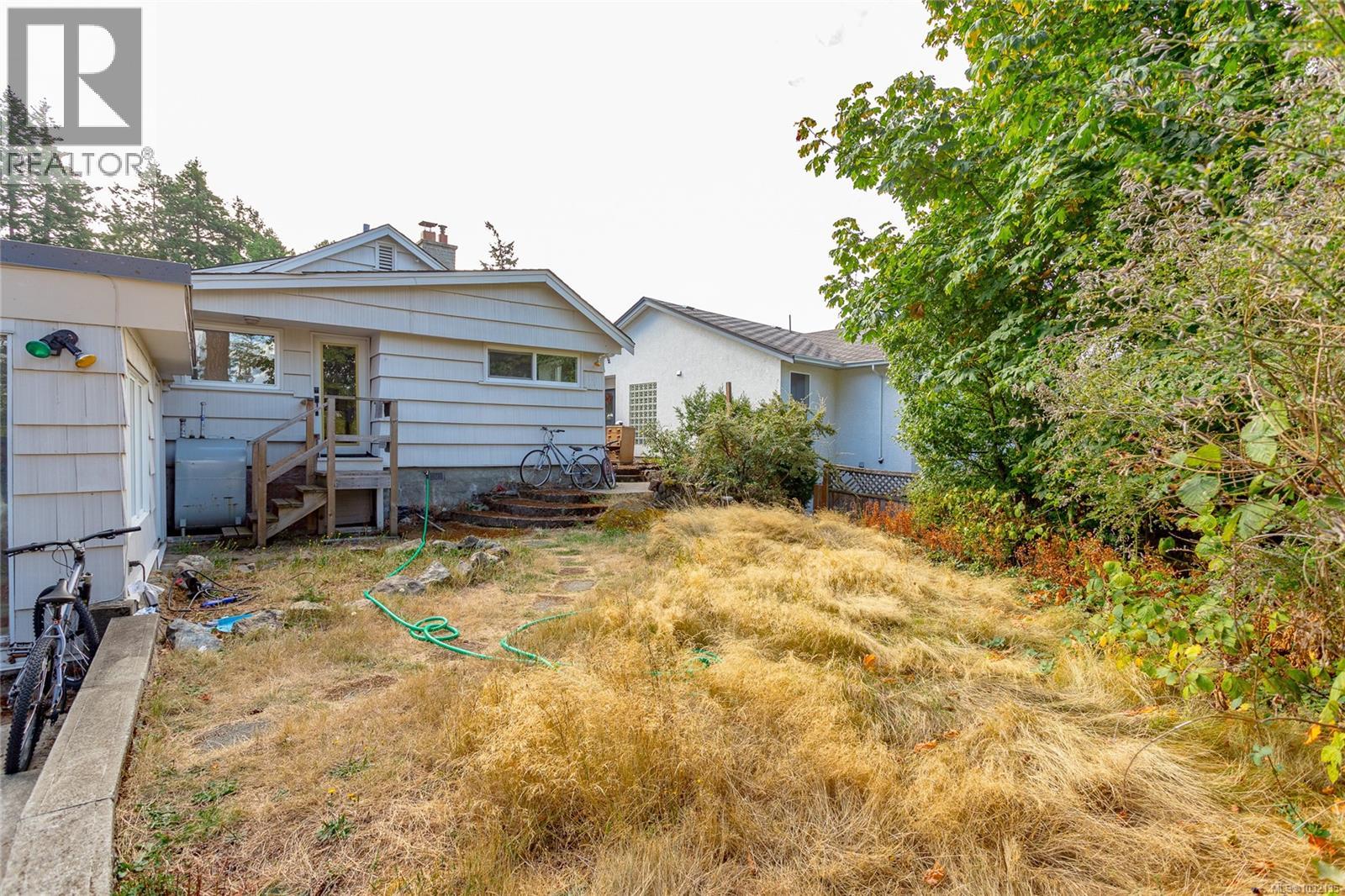 715 Luscombe Pl Property Photo 15