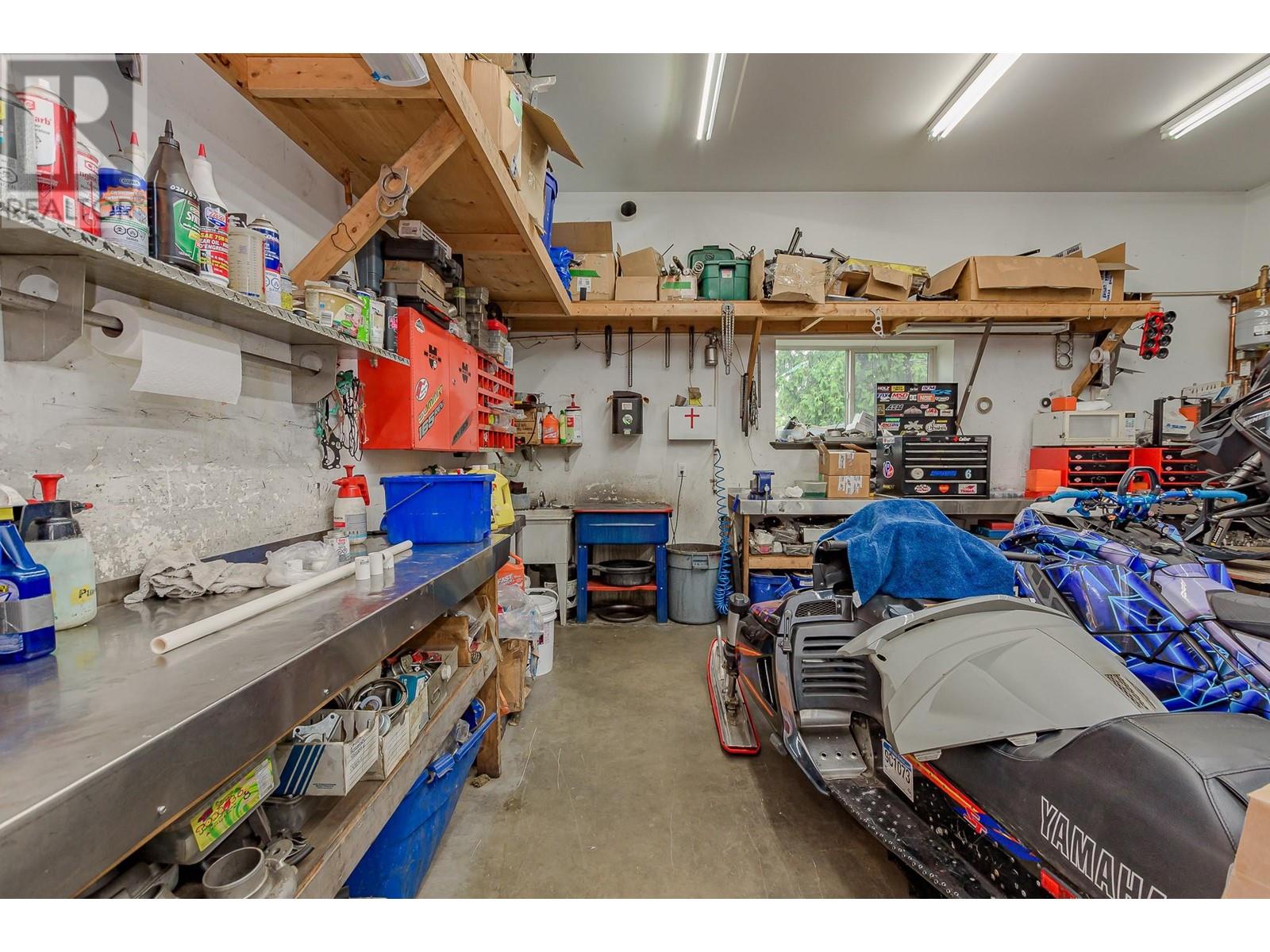 725 Trans Canada Frontage Road Property Photo 17