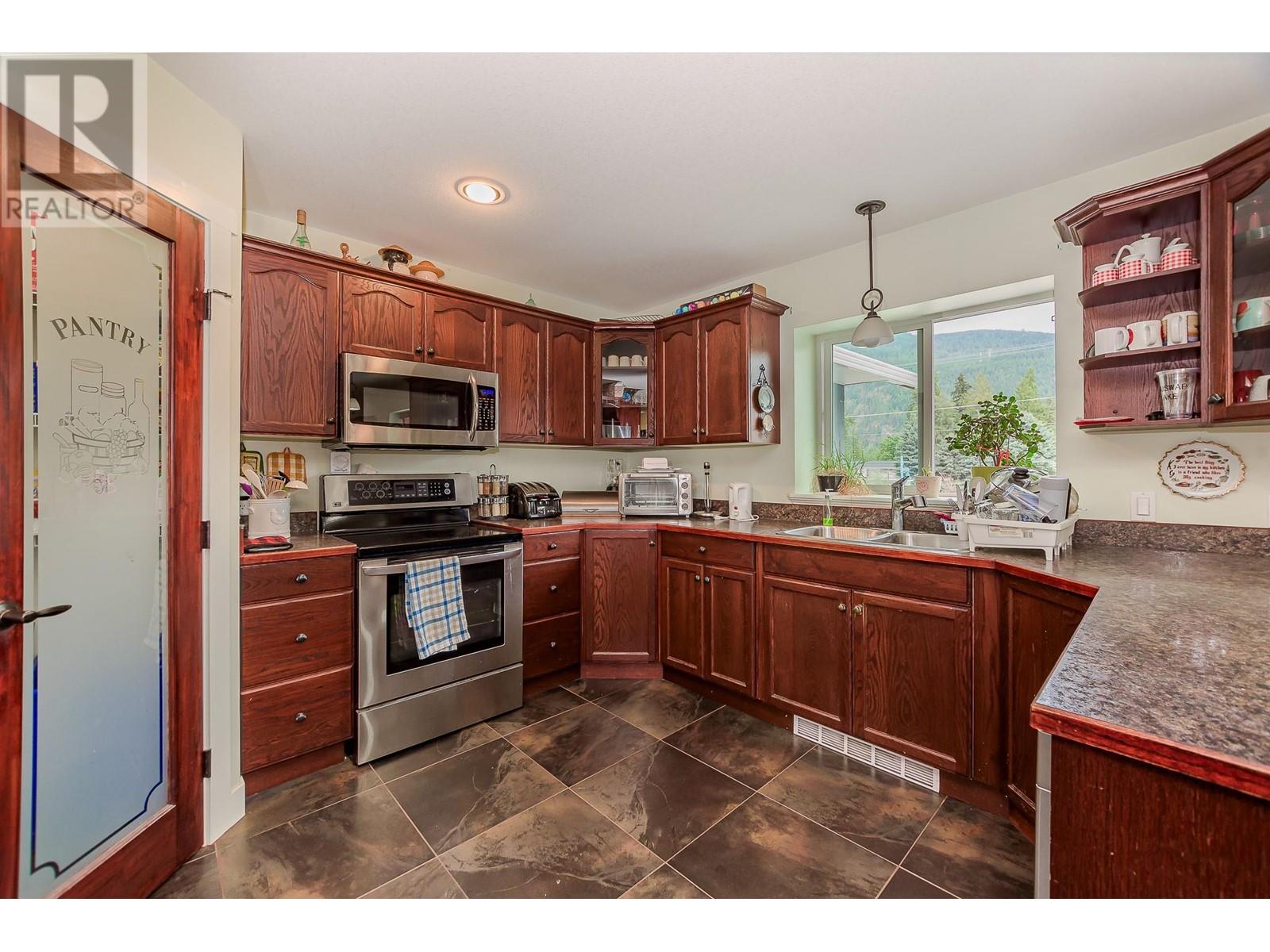 725 Trans Canada Frontage Road Property Photo 35