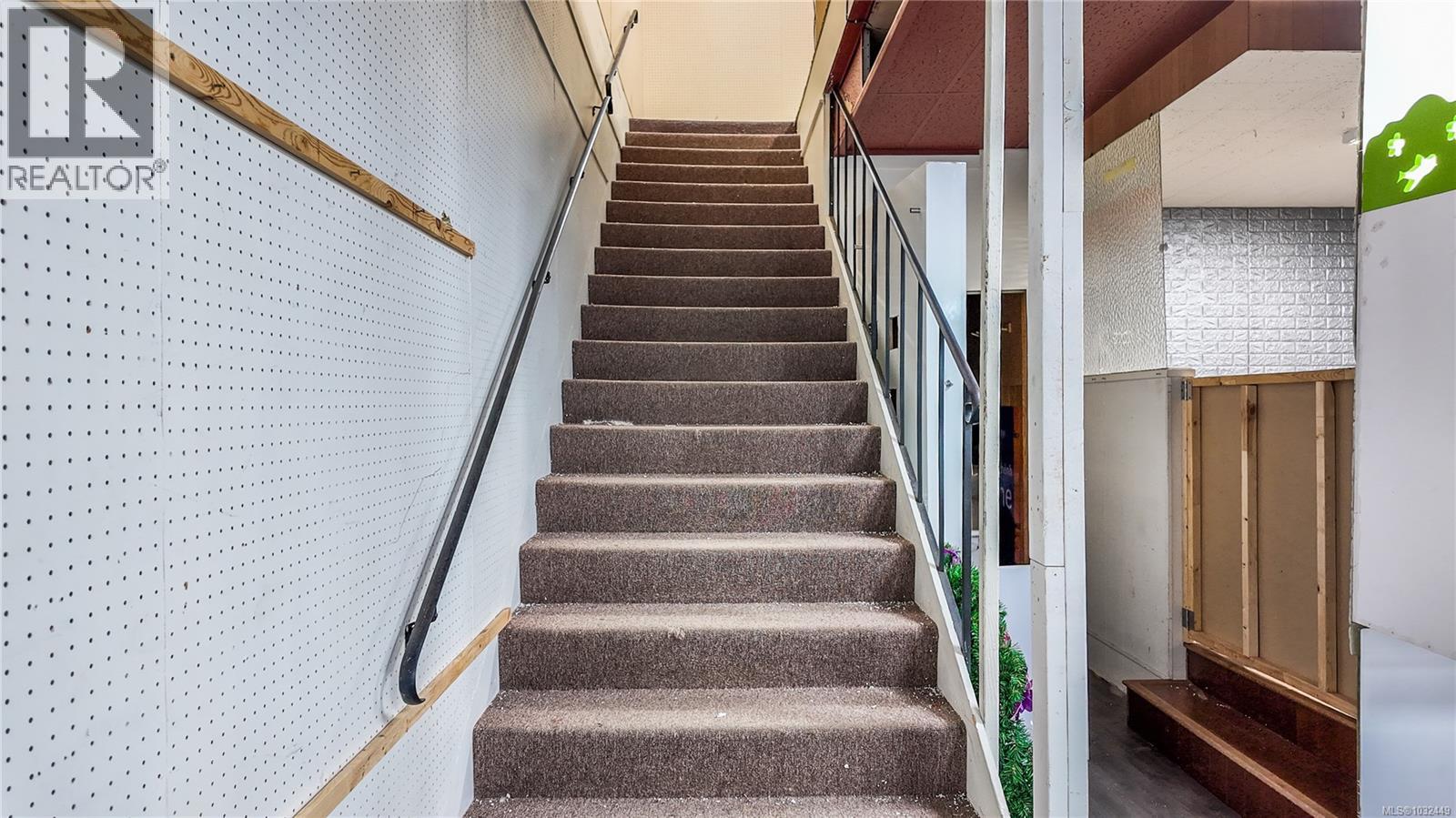 285 5th St Property Photo 12