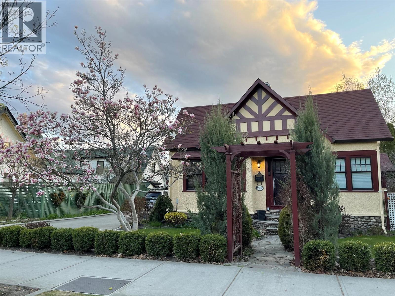 1912 Abbott Street Property Photo 1