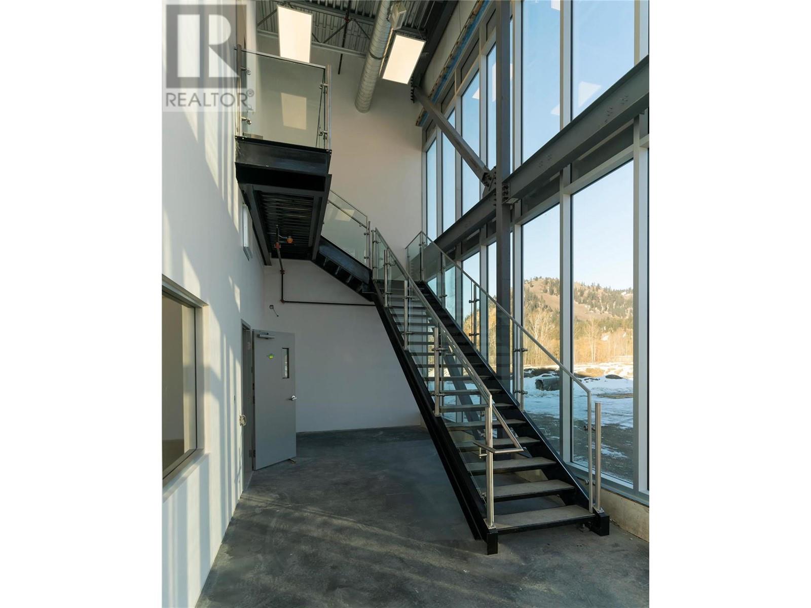 1837 Shuswap Avenue Property Photo 3