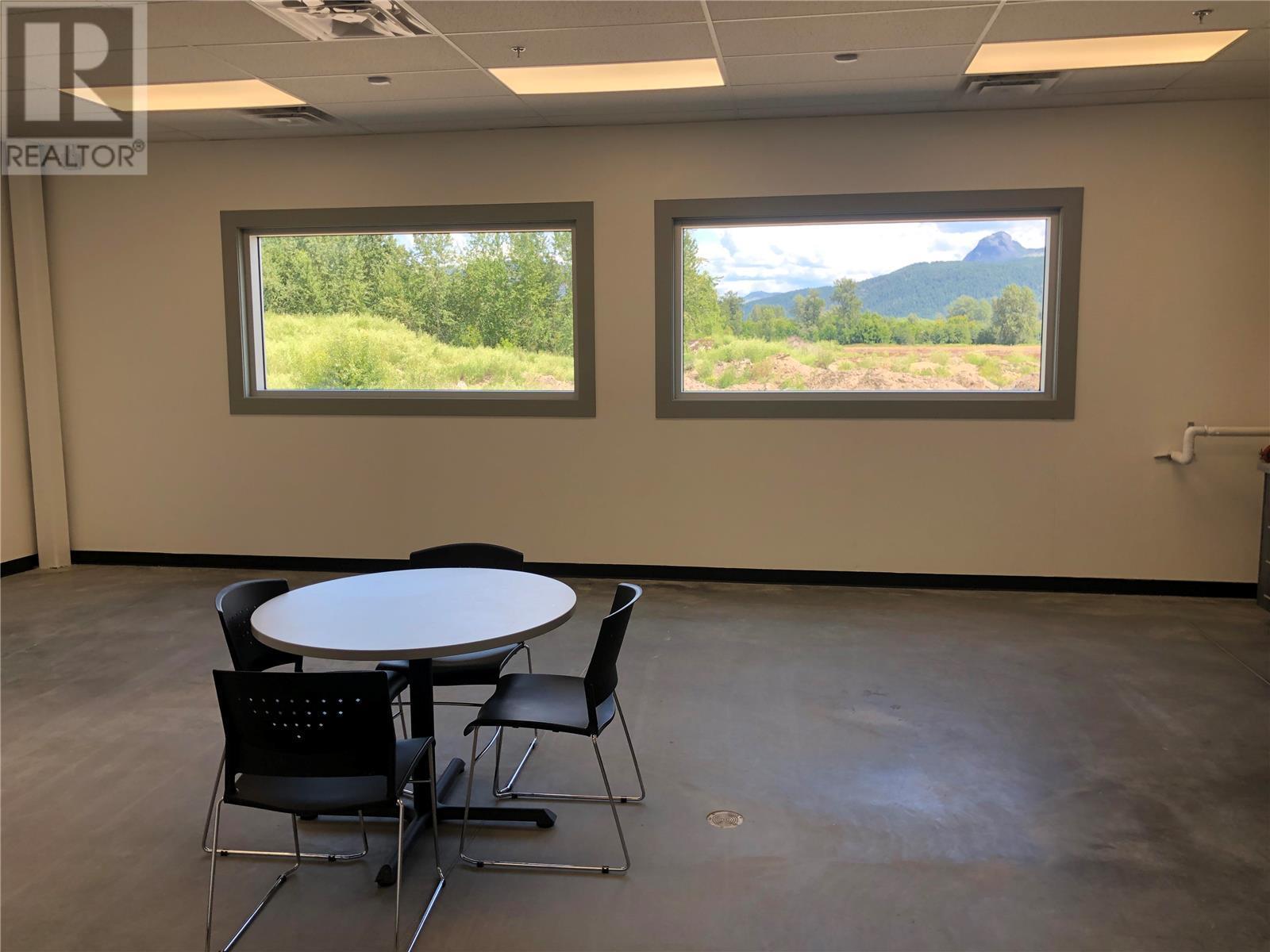 1837 Shuswap Avenue Property Photo 15