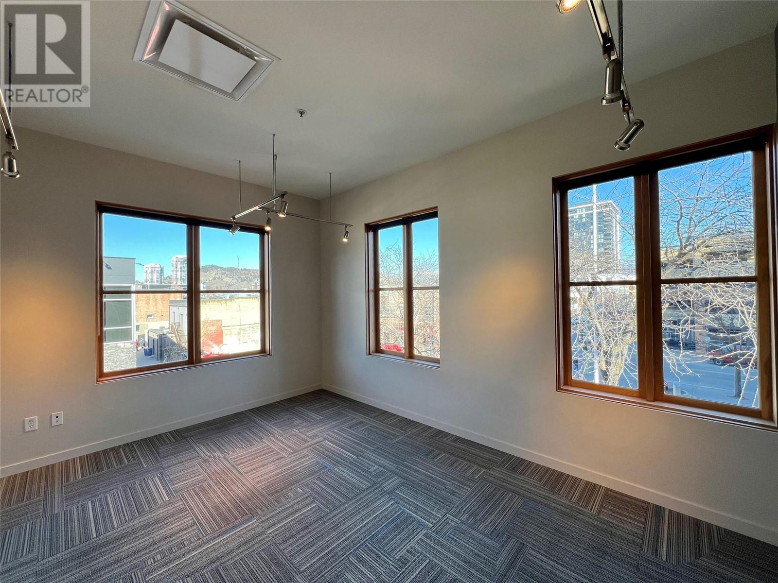 275 Lawrence Avenue Unit# 302 Property Photo 9