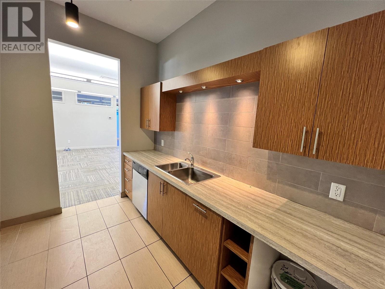 275 Lawrence Avenue Unit# 302 Property Photo 11