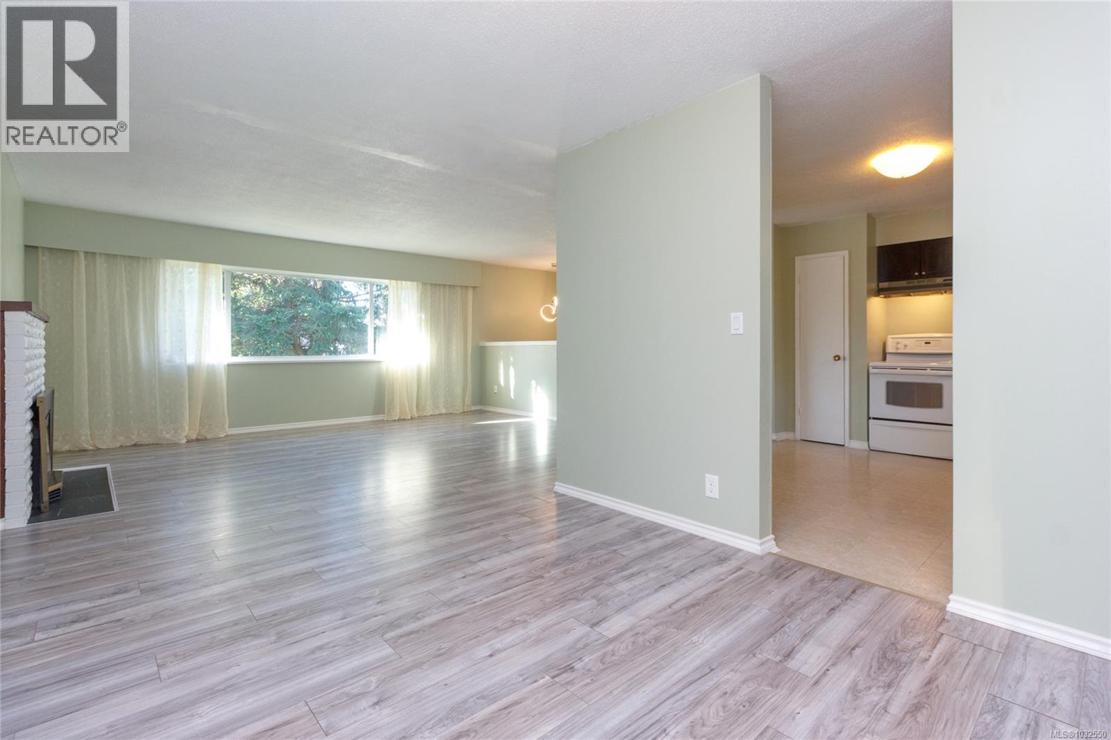 2254 Amherst Ave Property Photo 6