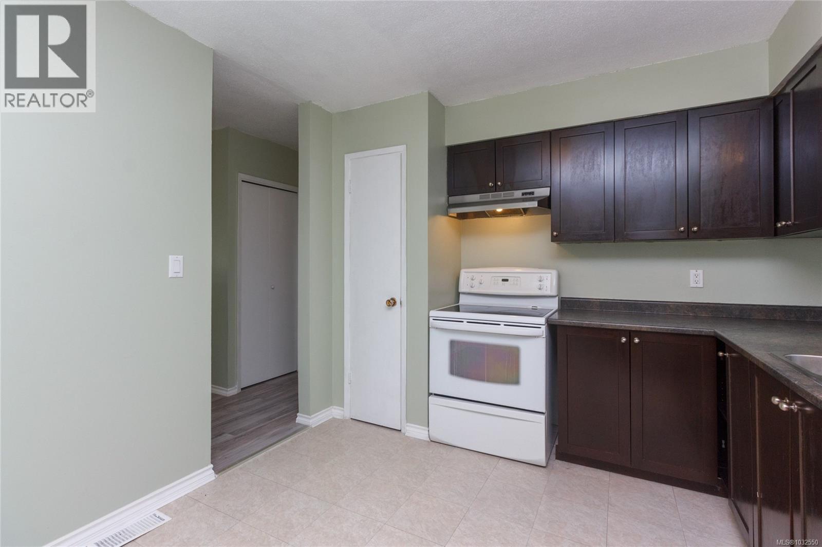 2254 Amherst Ave Property Photo 8