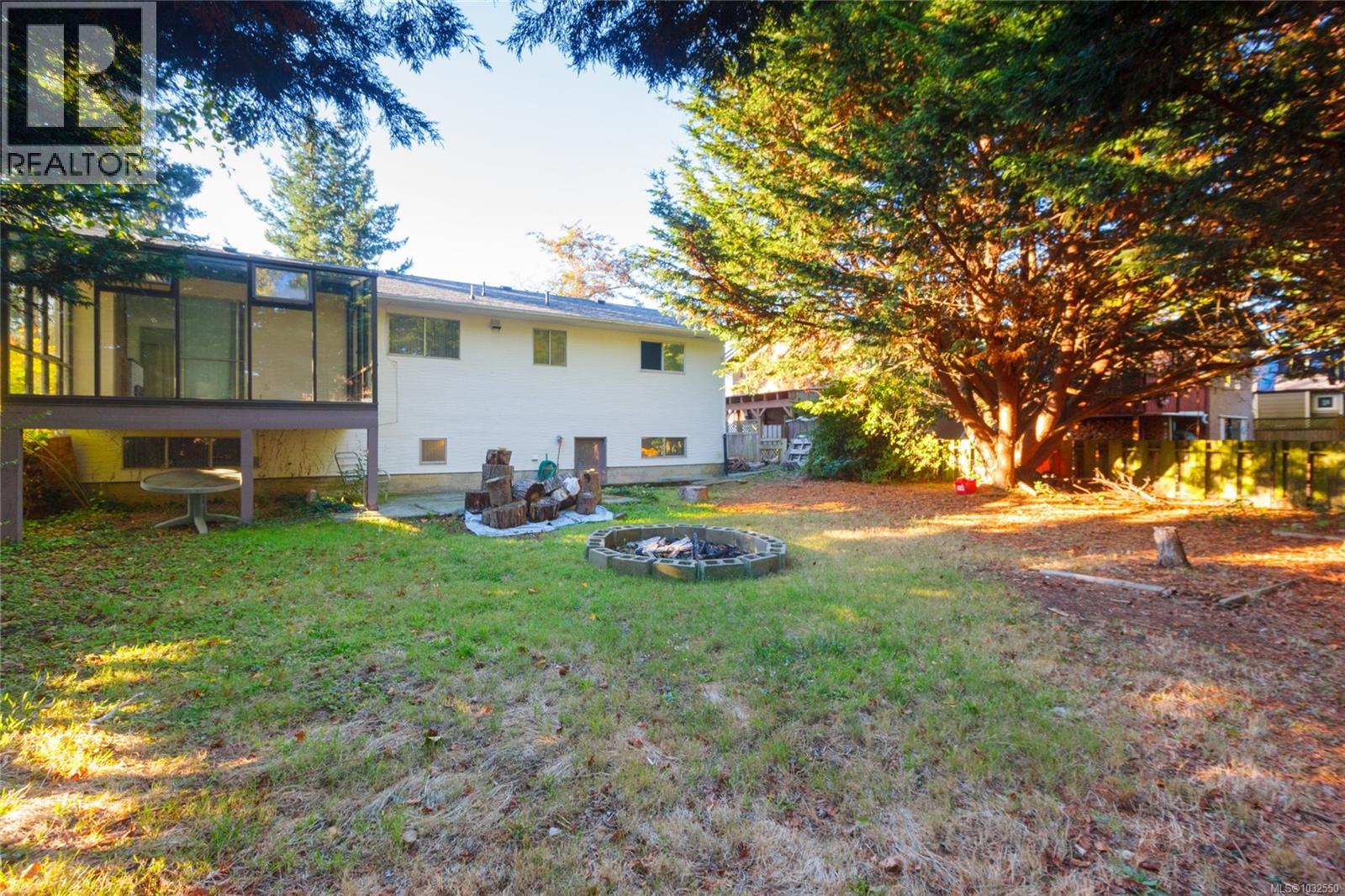2254 Amherst Ave Property Photo 23