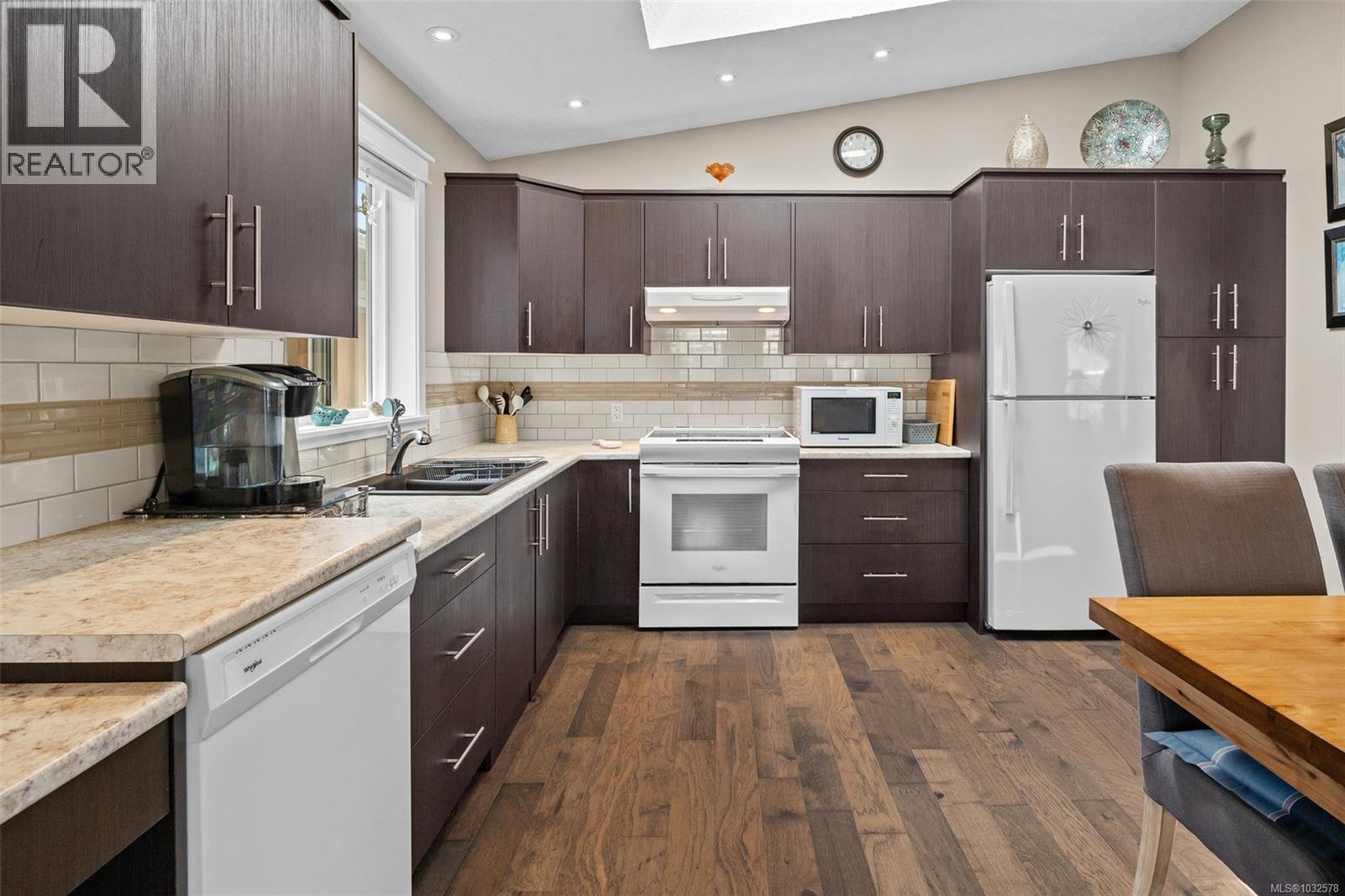 54 7586 Tetayut Rd Property Photo 14