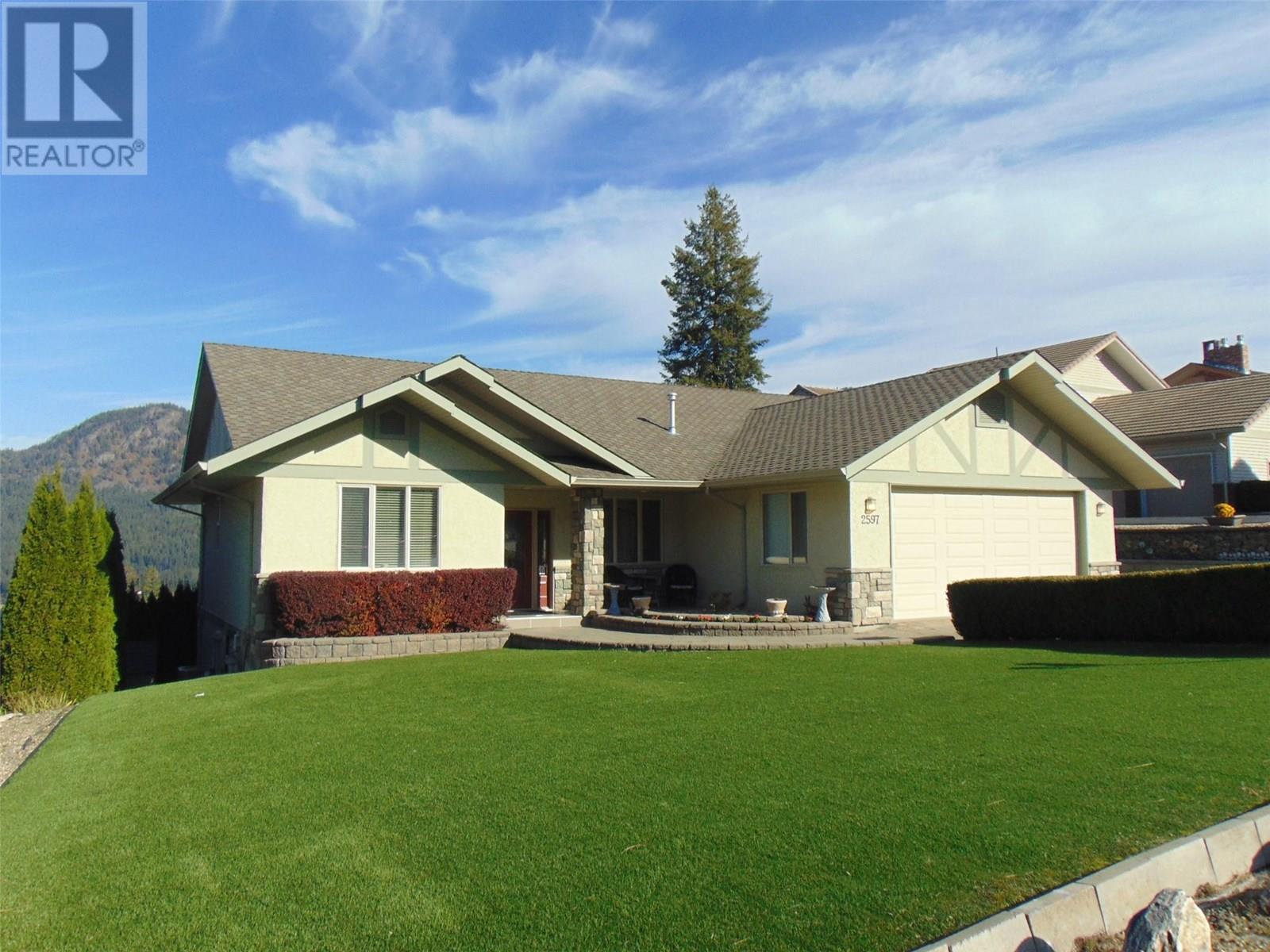 2597 Grandview Place Property Photo 1