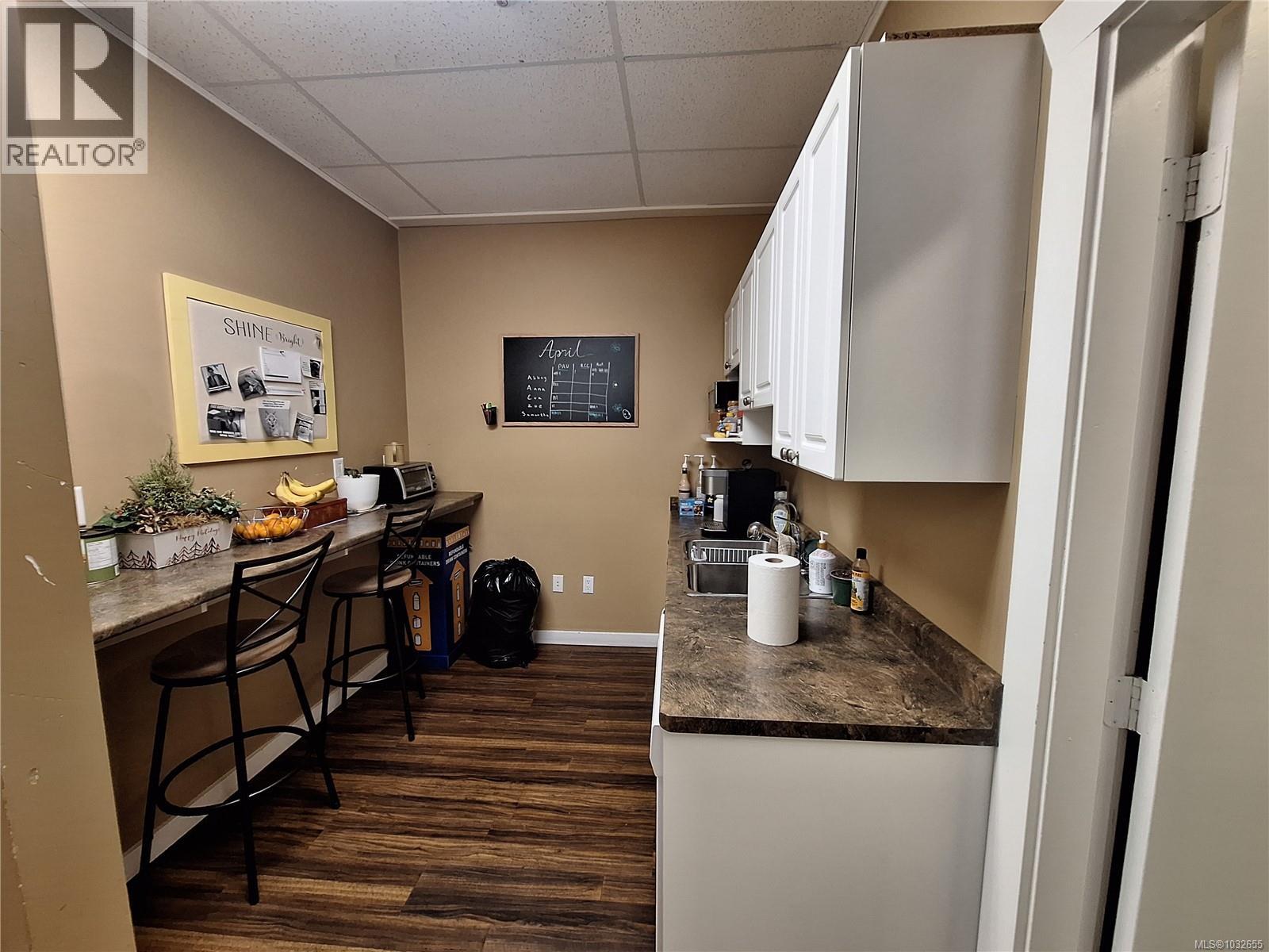 101 1808 Bowen Rd Property Photo 13