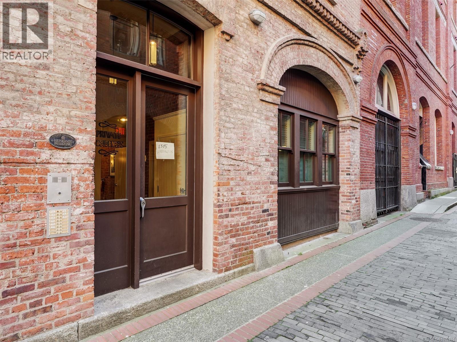 301 1315 Waddington Alley
