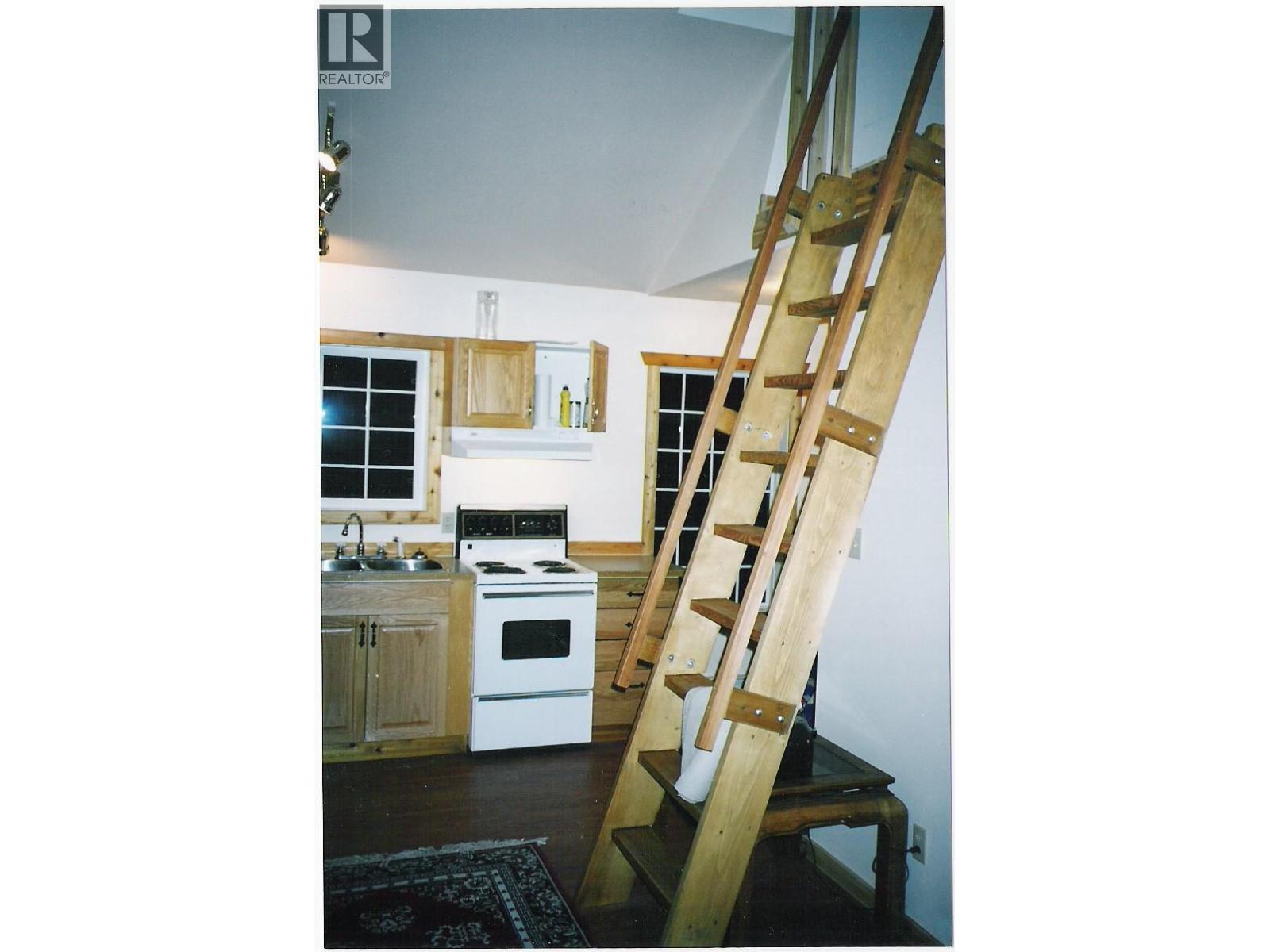 5525 Ducksway Road Property Photo 2