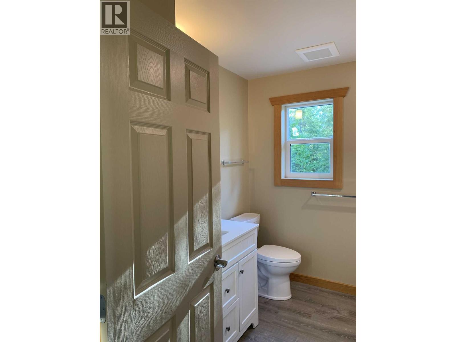 5525 Ducksway Road Property Photo 7
