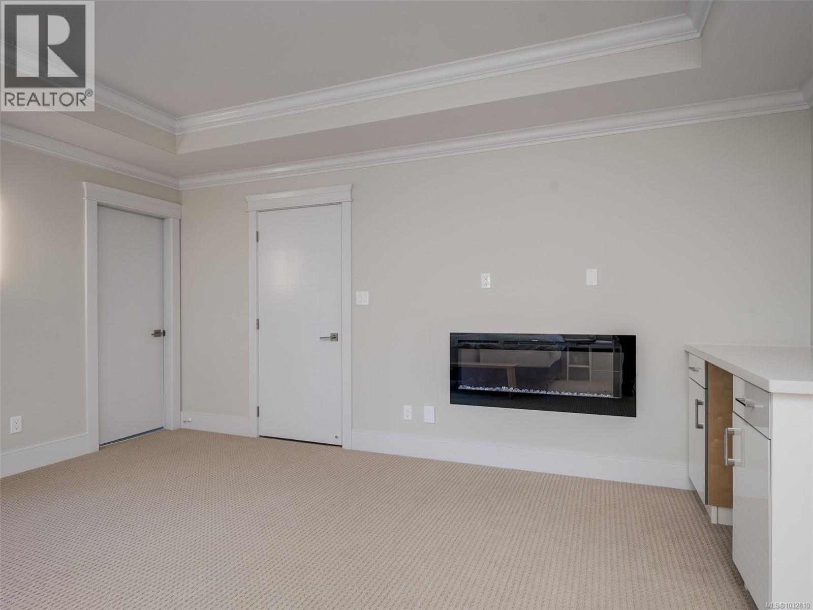 2156 Champions Way Property Photo 14