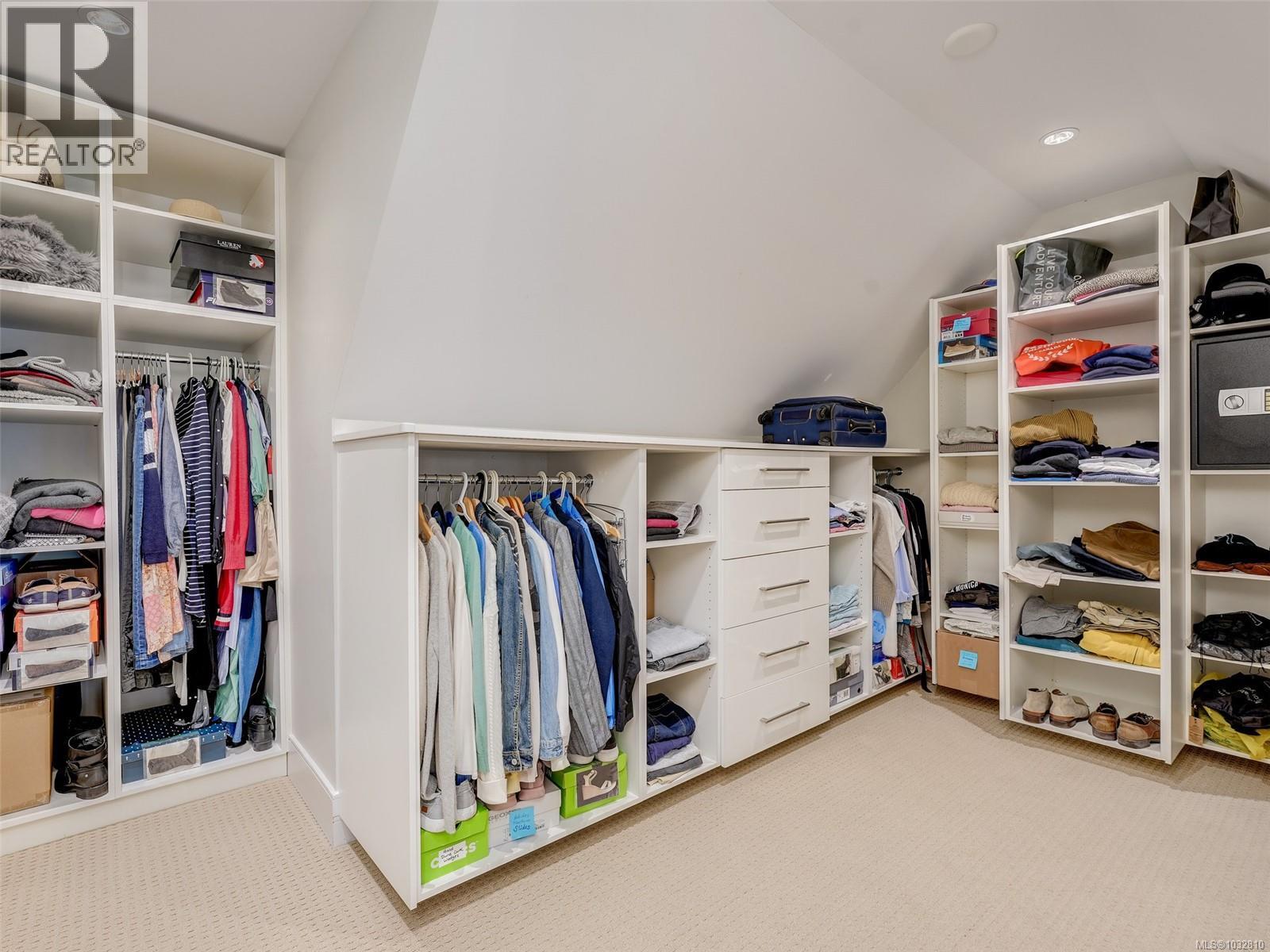 2156 Champions Way Property Photo 15