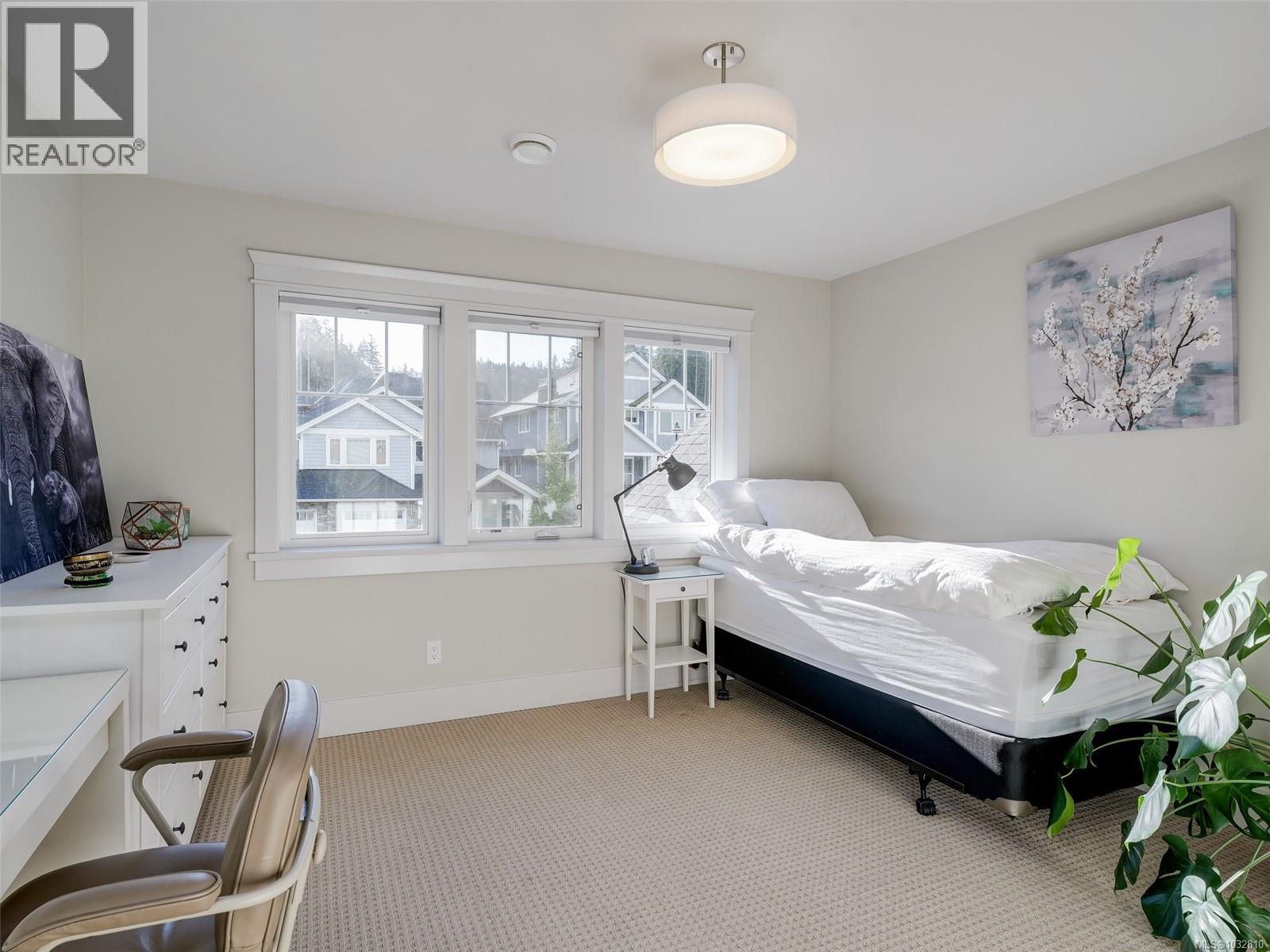 2156 Champions Way Property Photo 18