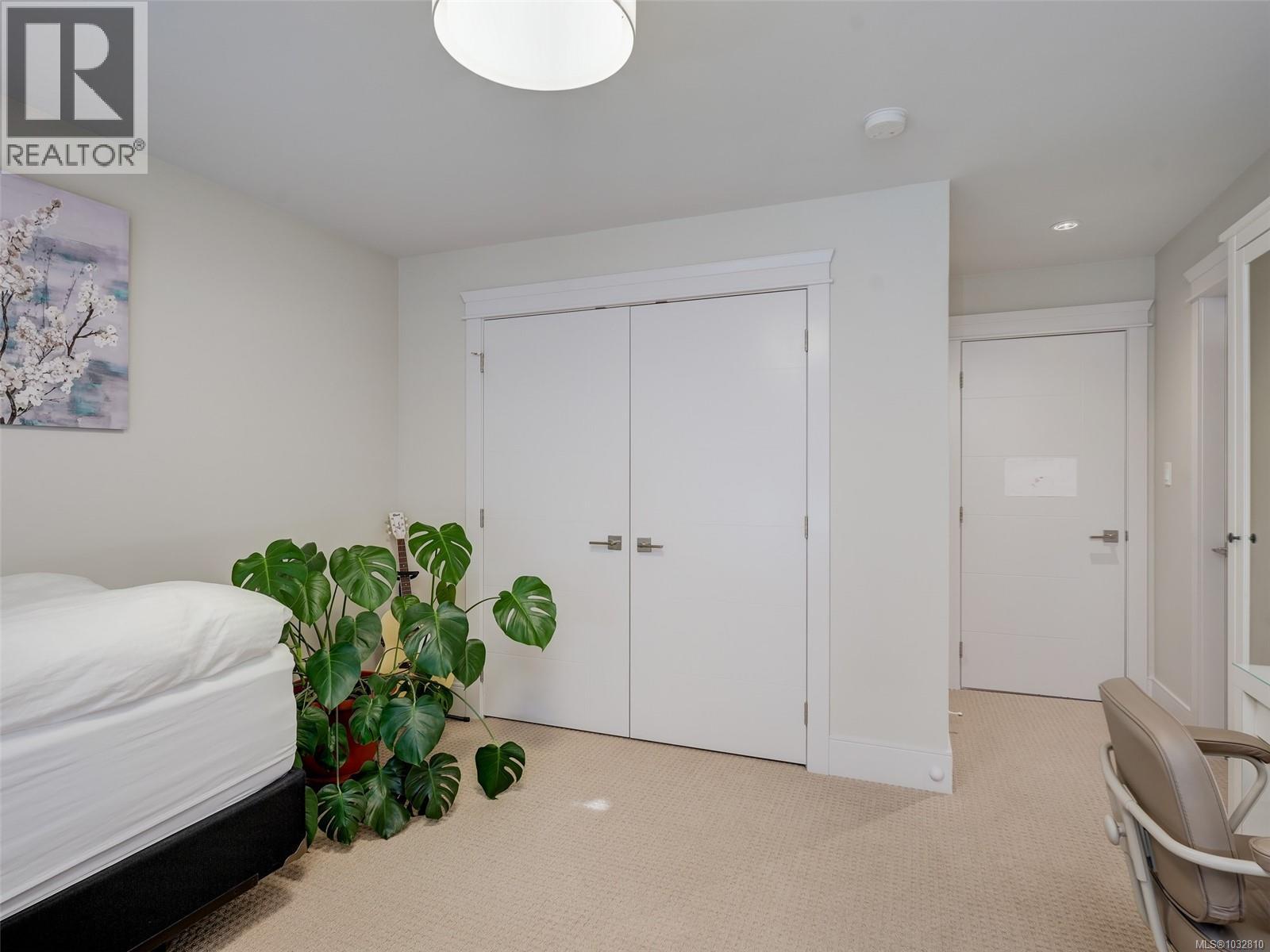 2156 Champions Way Property Photo 19