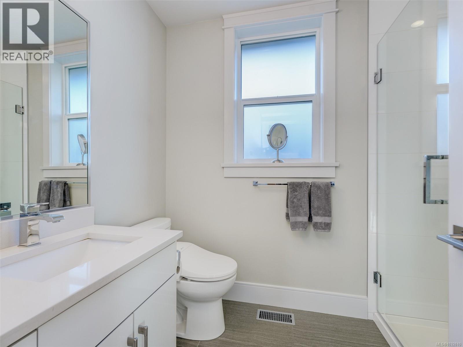 2156 Champions Way Property Photo 23
