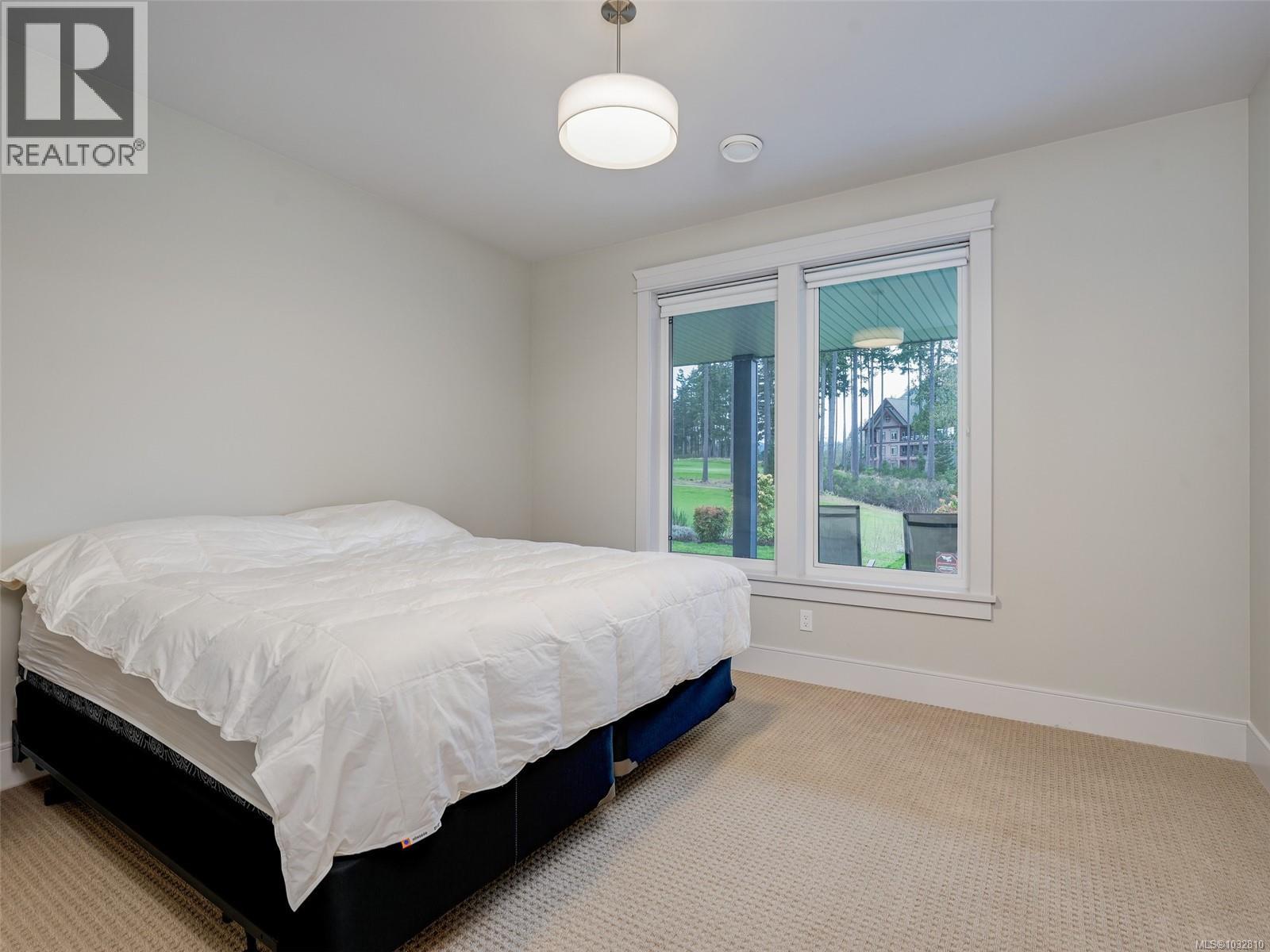 2156 Champions Way Property Photo 29