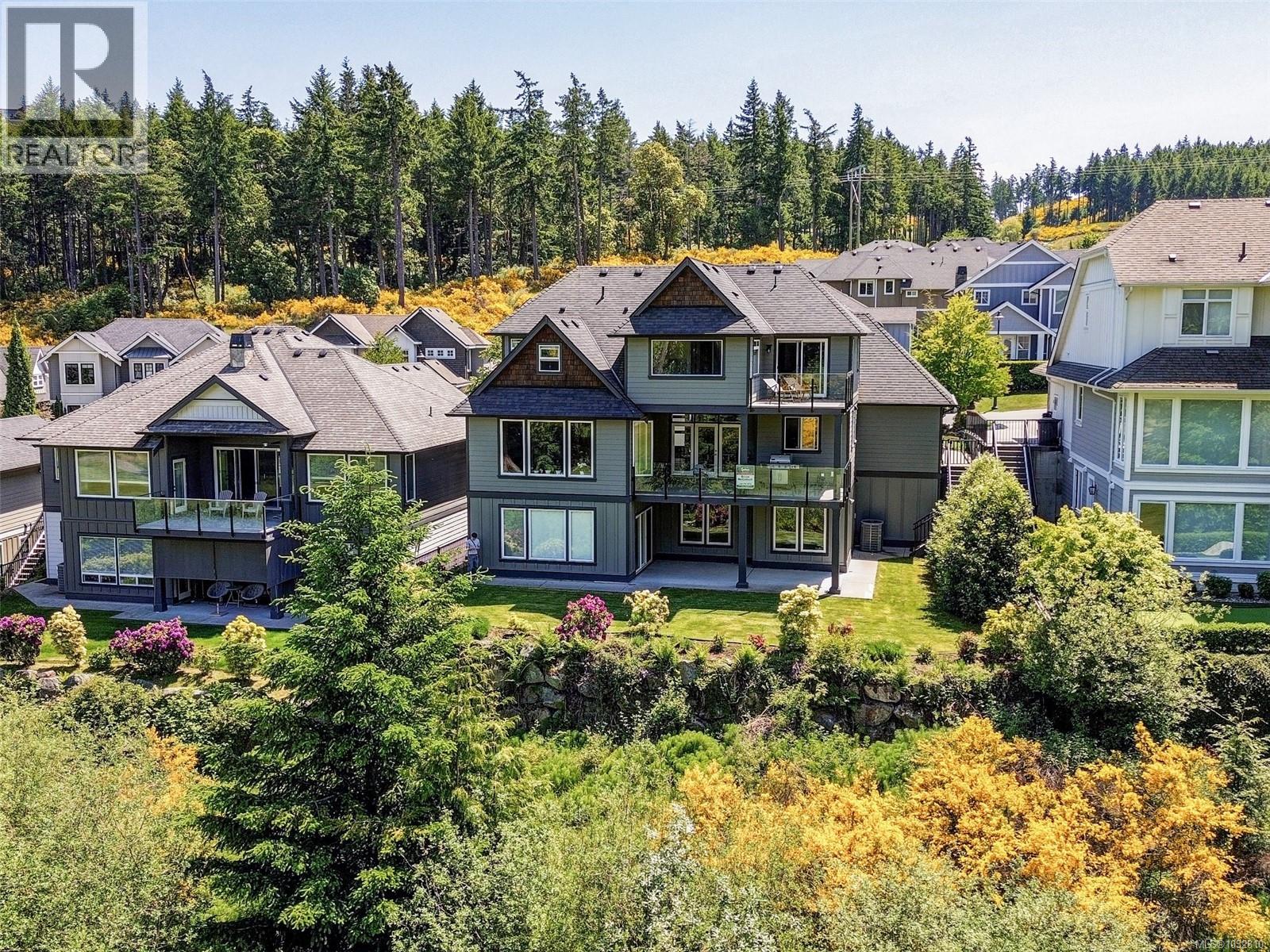 2156 Champions Way Property Photo 45