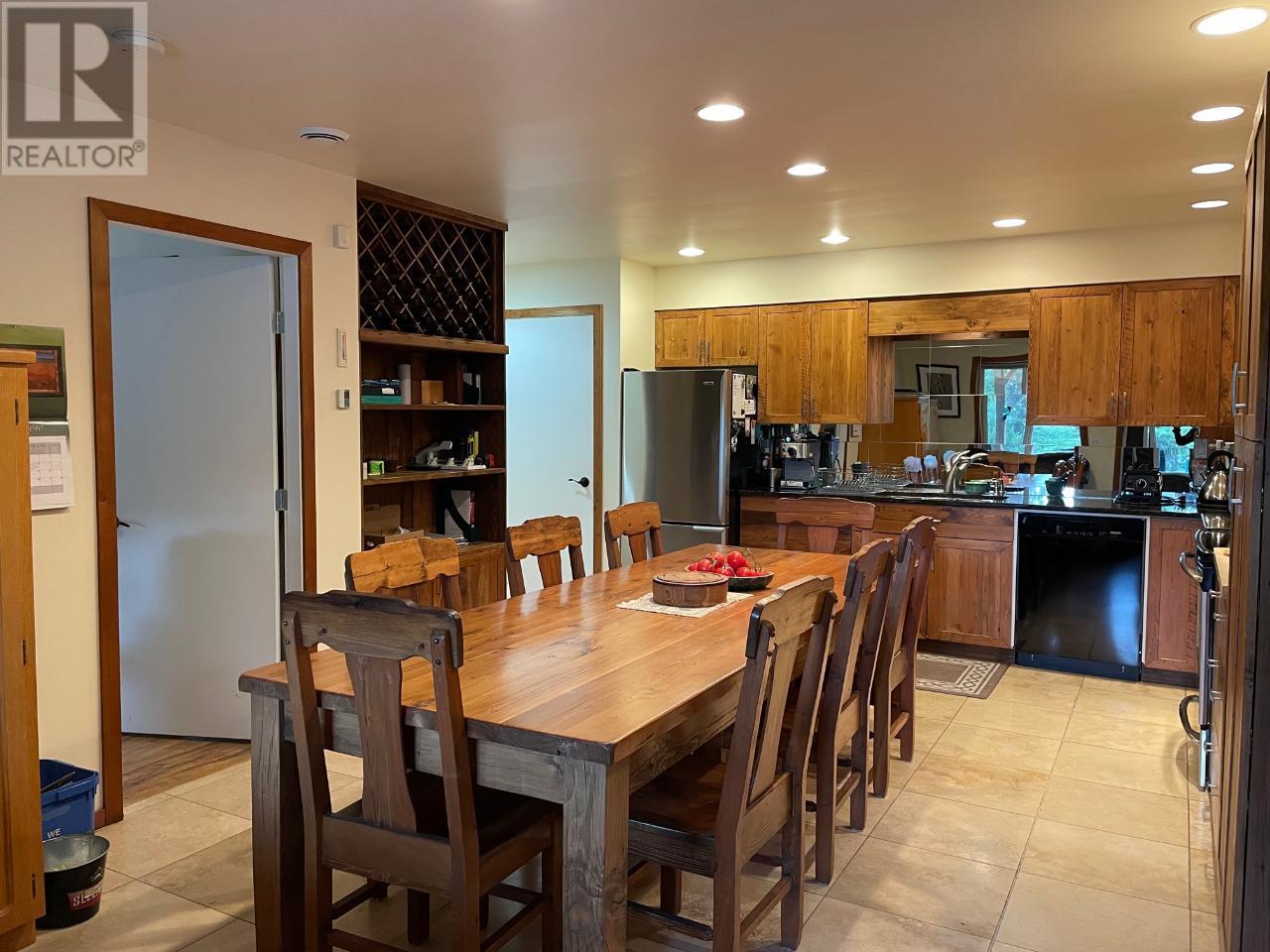 1910 Hulme Creek Road Property Photo 8