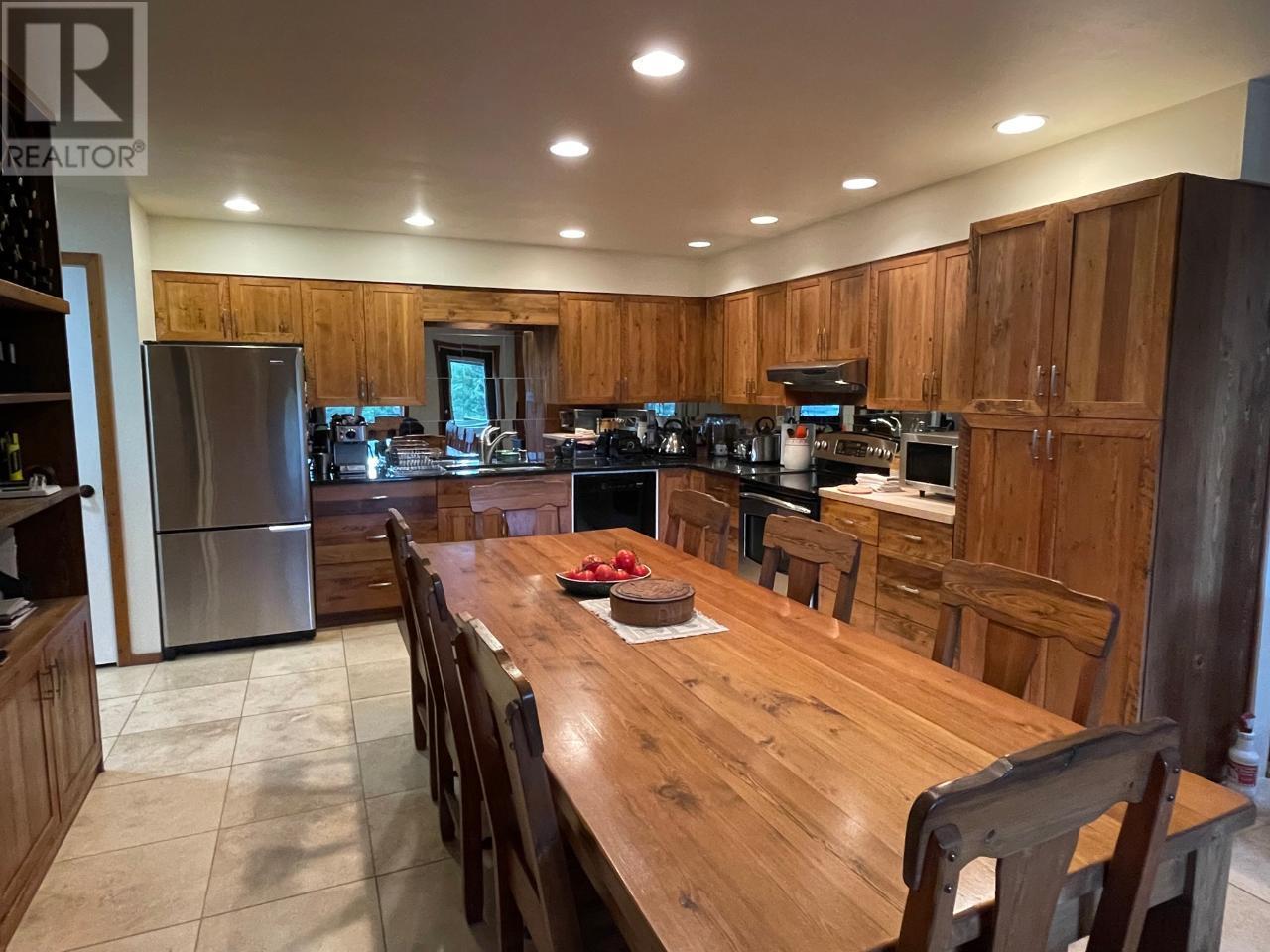 1910 Hulme Creek Road Property Photo 9